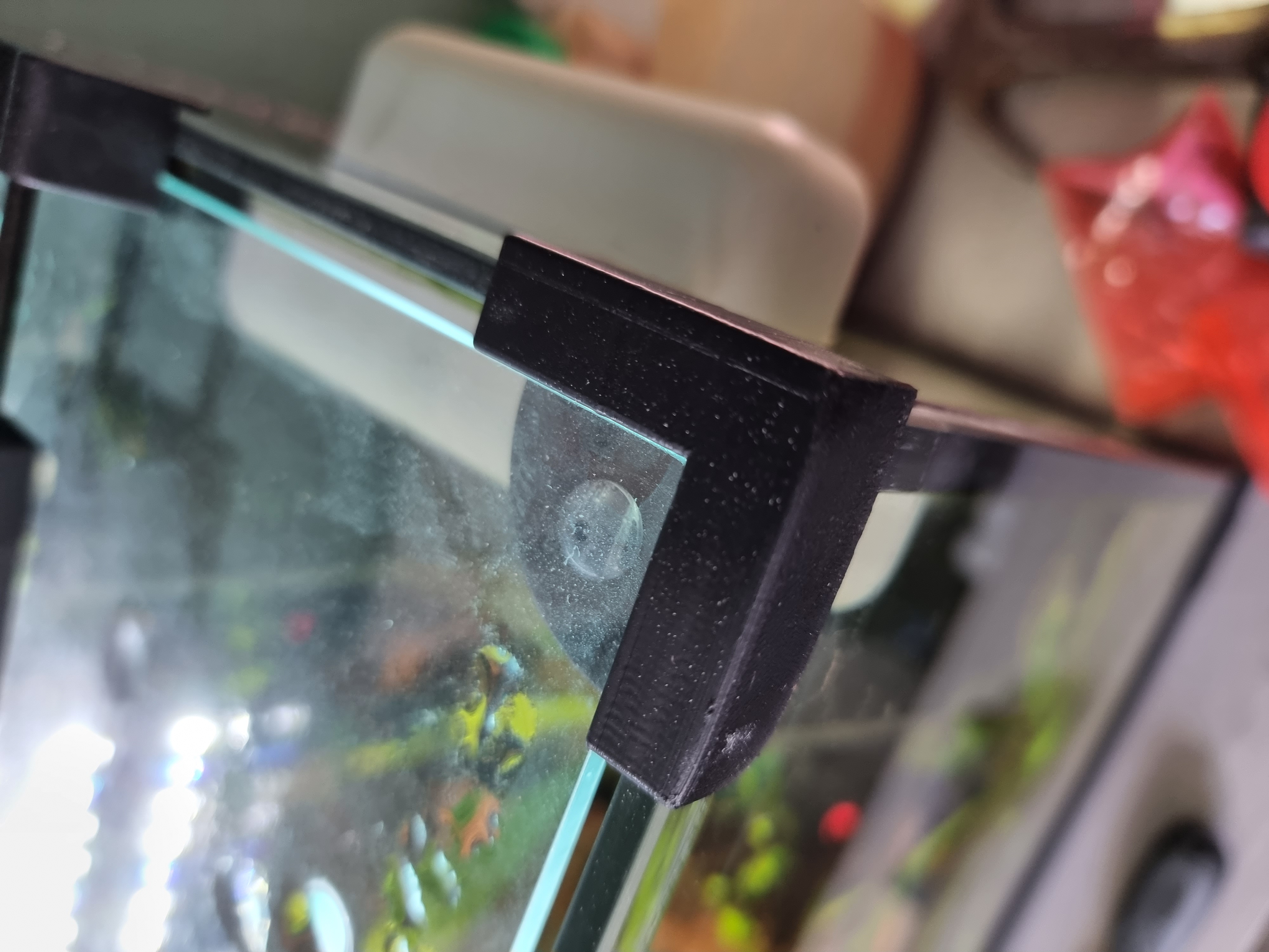 Aquarium lid corner support