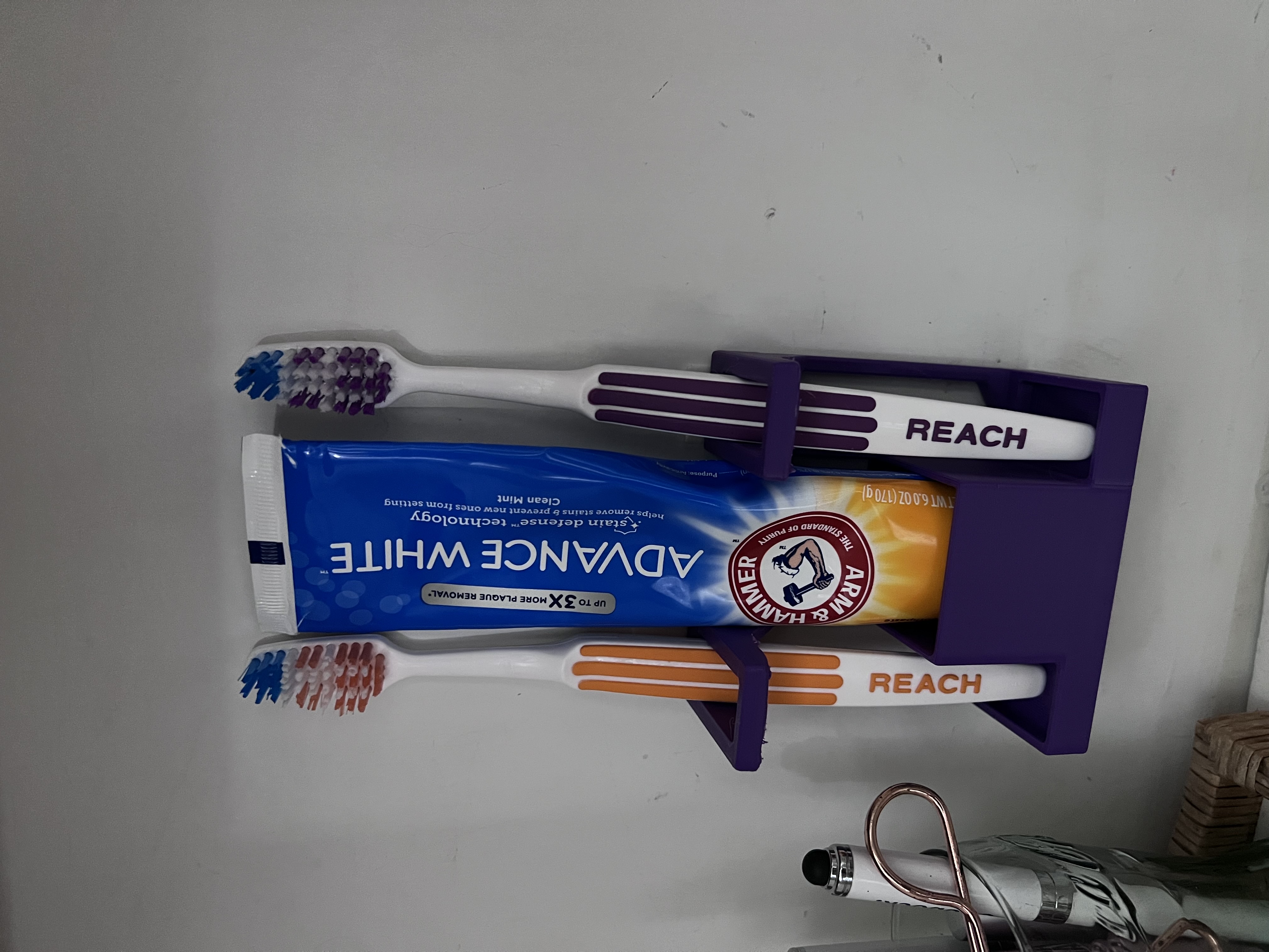 2 toothbrush holder & toothpaste