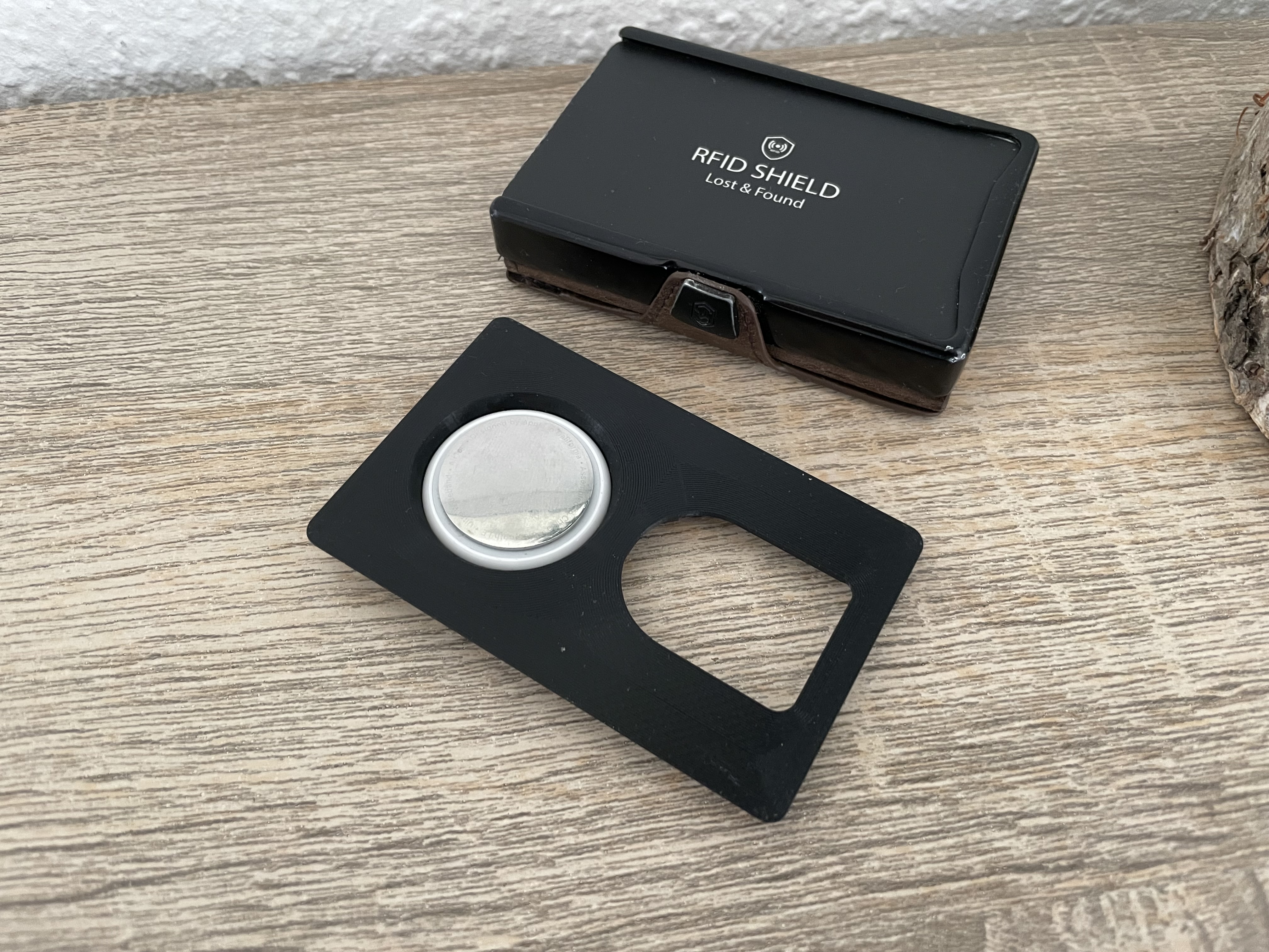 AirTag Holder for ZNAP SlimWallet from Slimpuro