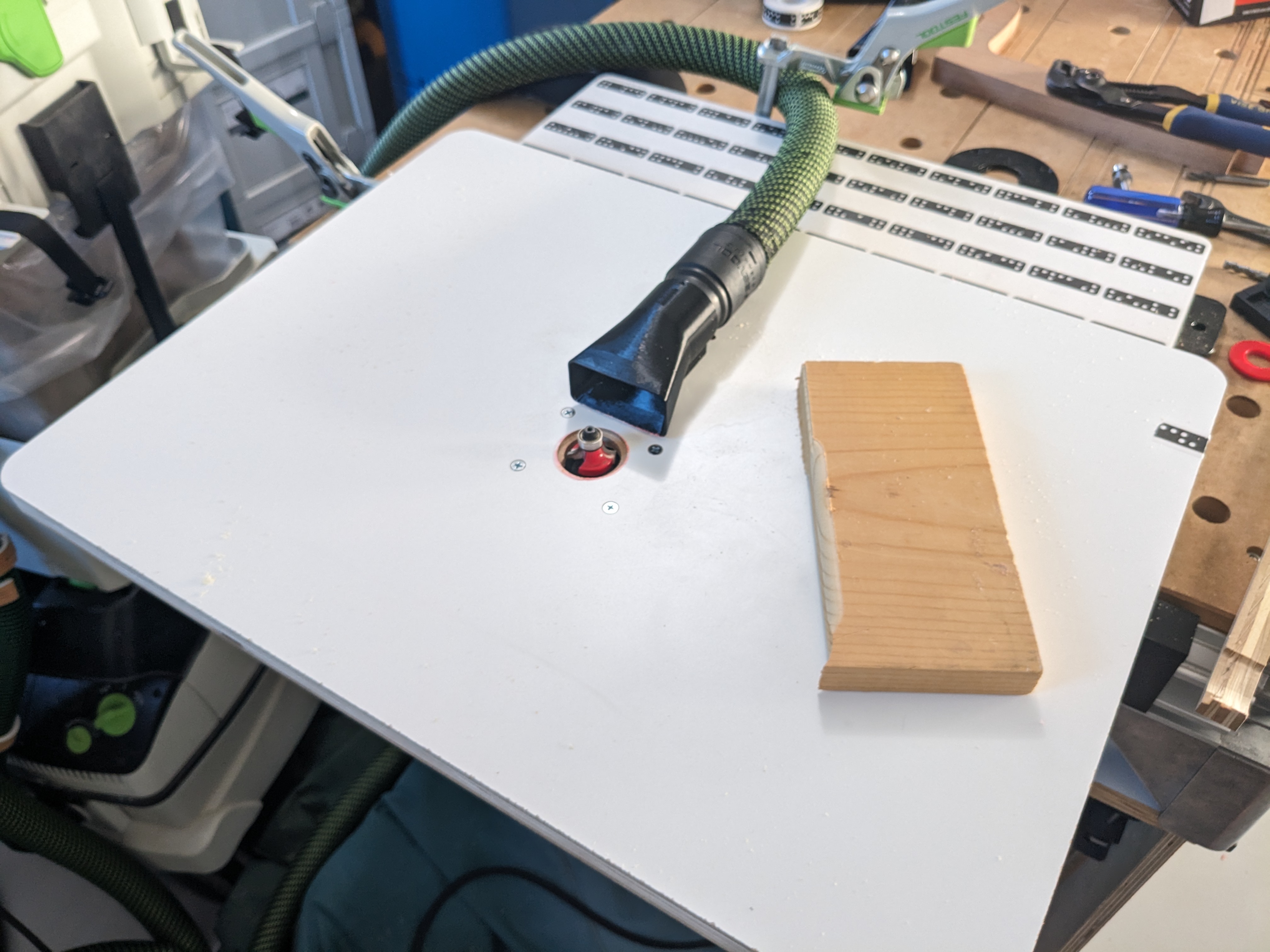 Festool hose dust collector for trim table router