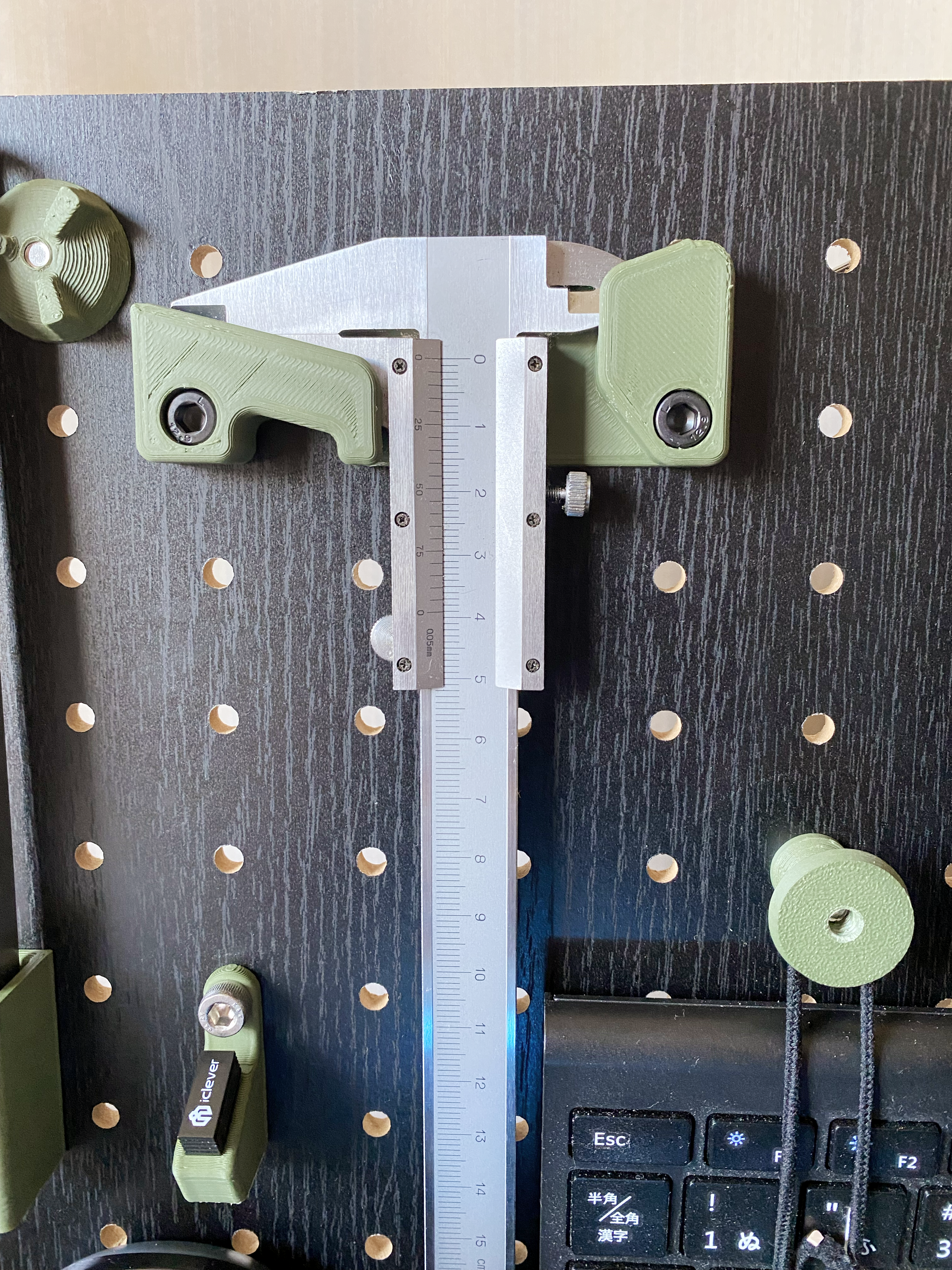 Miniatura 2 do modelo 3D digital caliper holder