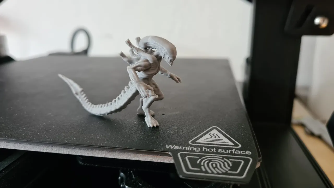 Aliens Xenomorphs small and beautiful by Super 25 Download