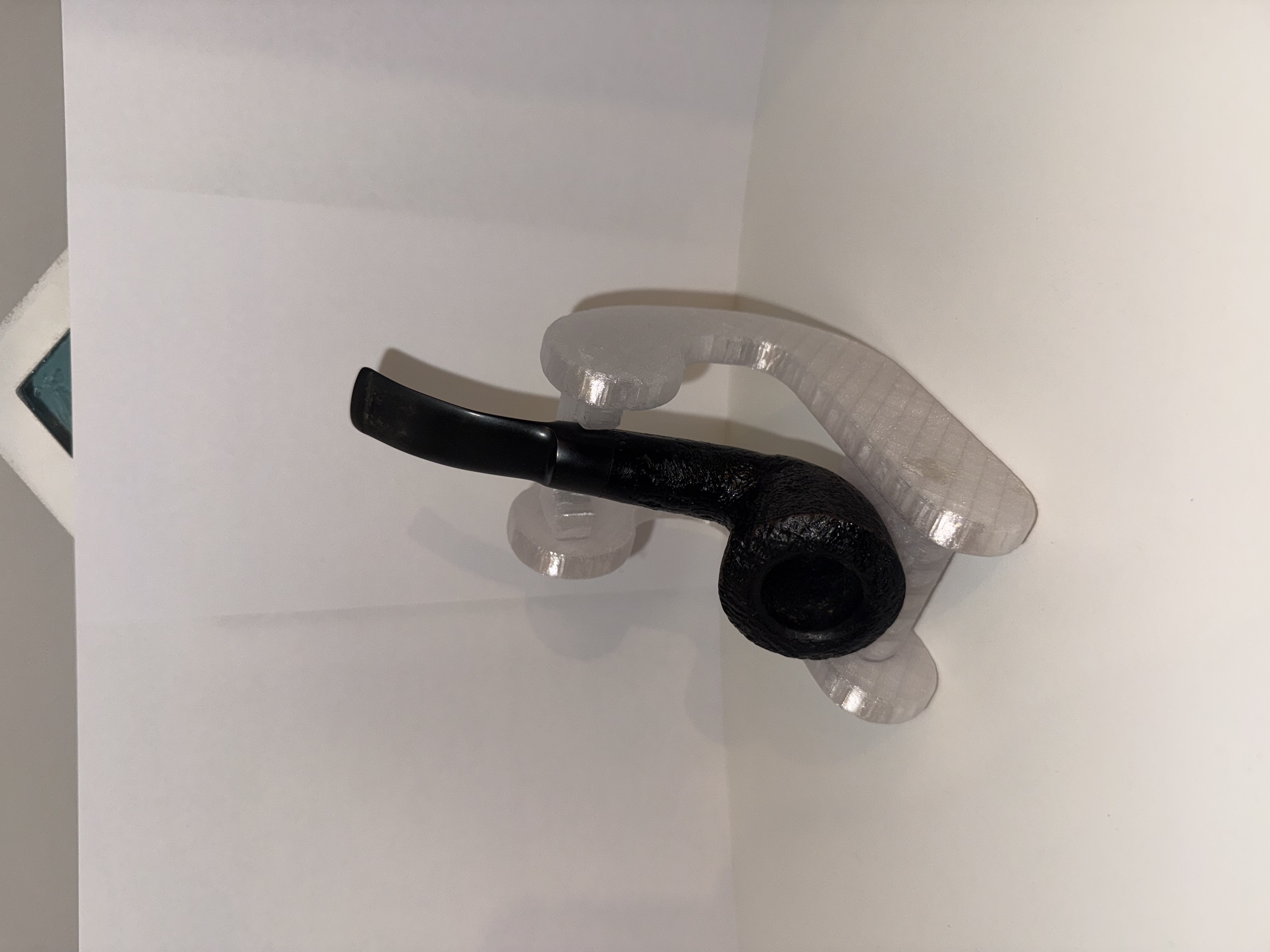 Tobacco pipe holder
