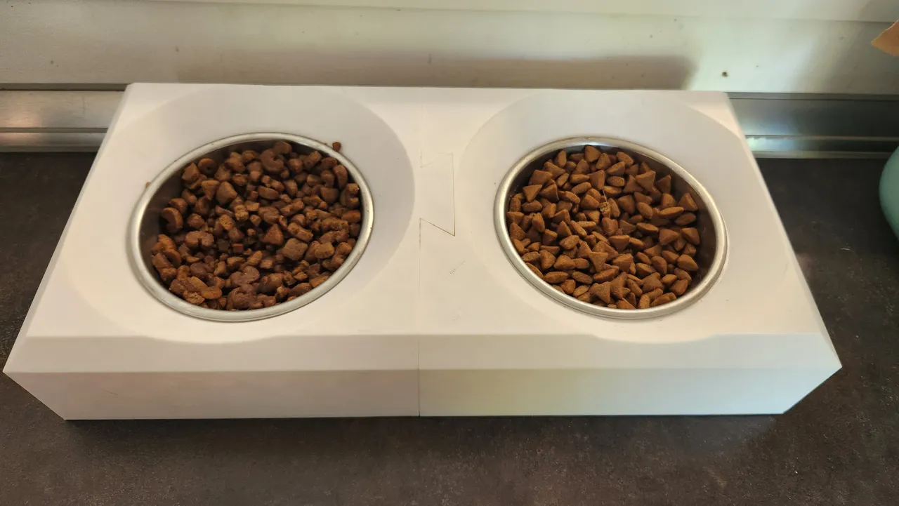 Cat feeding clearance tray