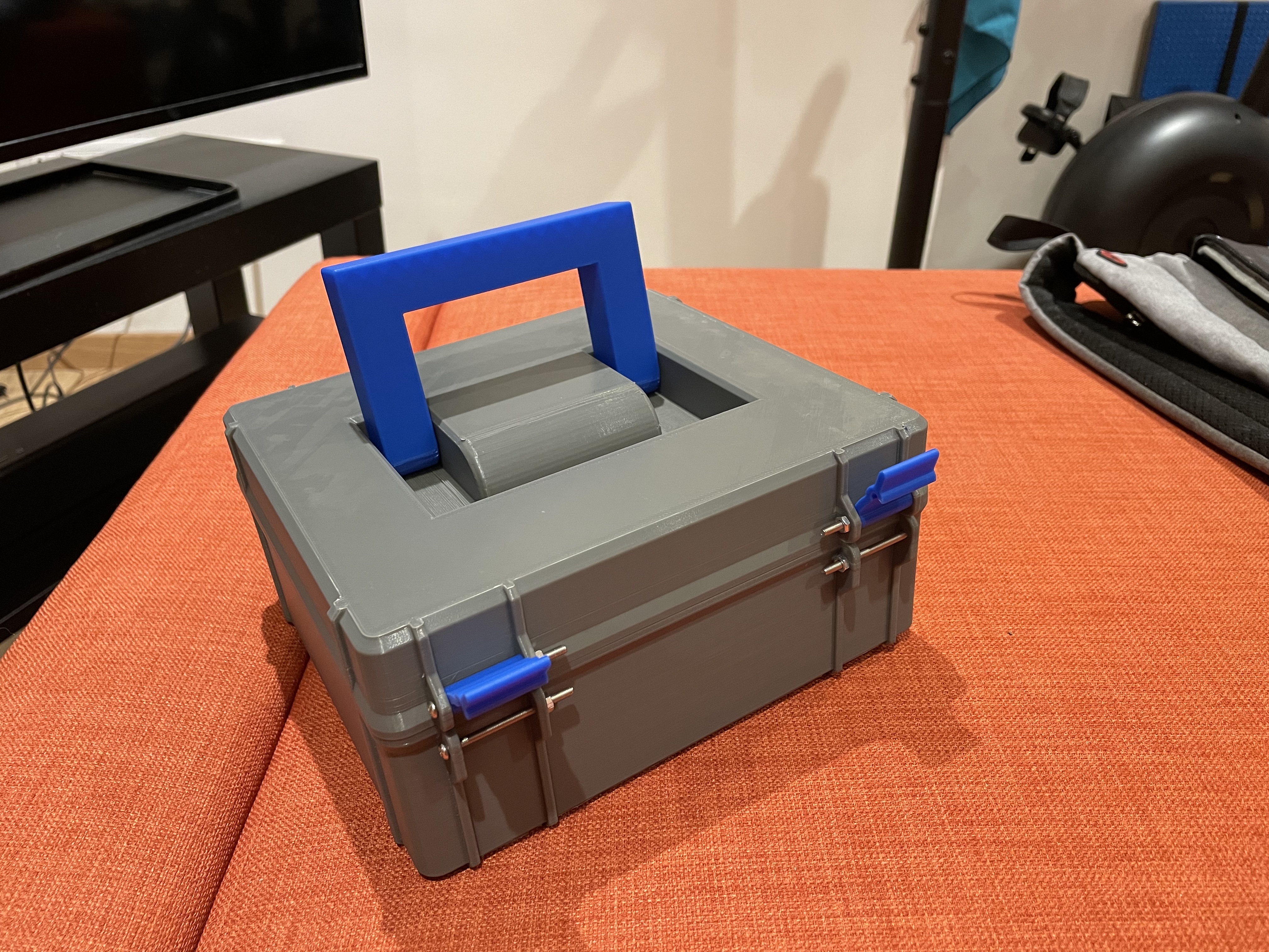 Miniatura 2 do modelo 3D Rugged Box with Handle (parametric)