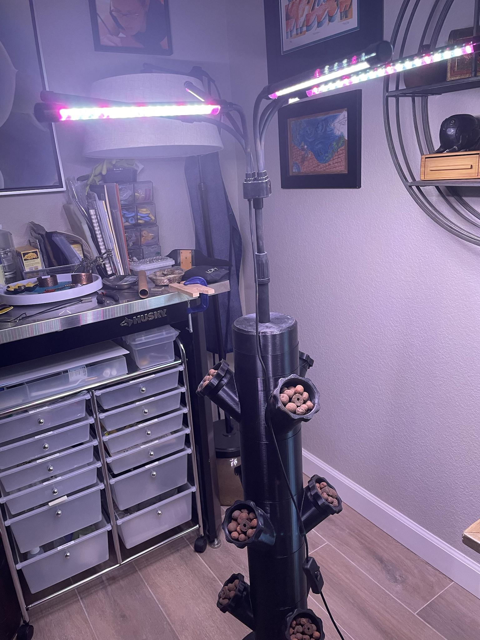 Light-mount Top for Modular Hydroponic Tower