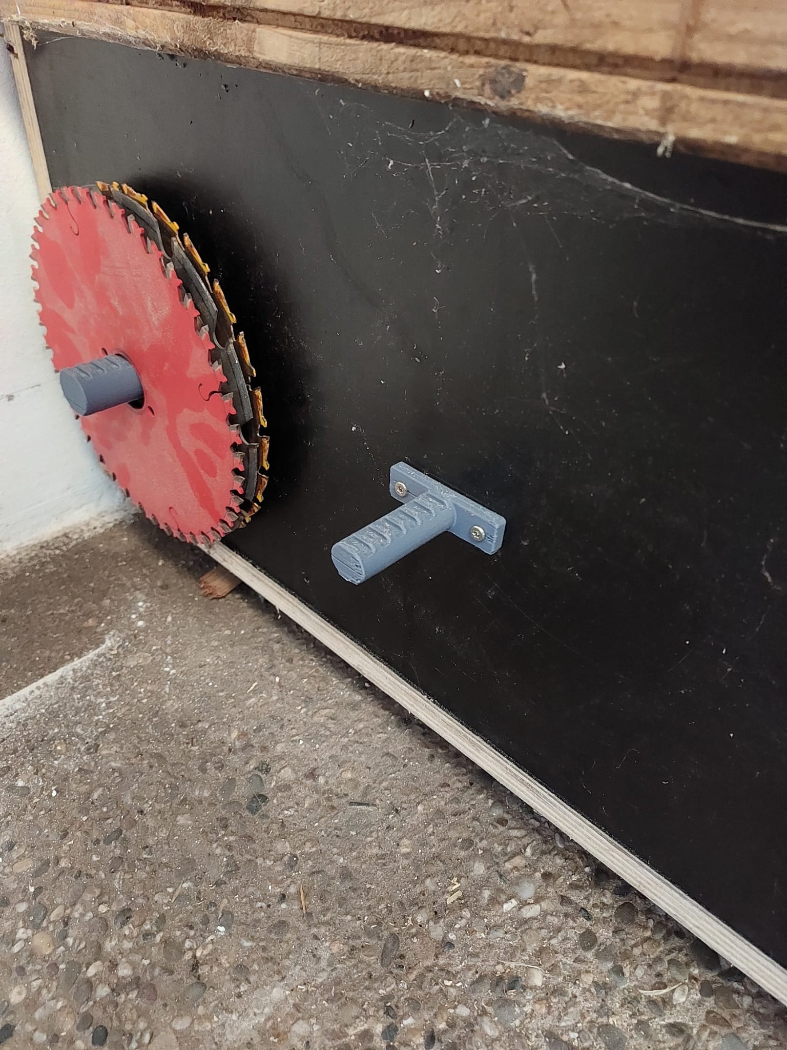 Saw blade holder by Rutsel Download free STL model
