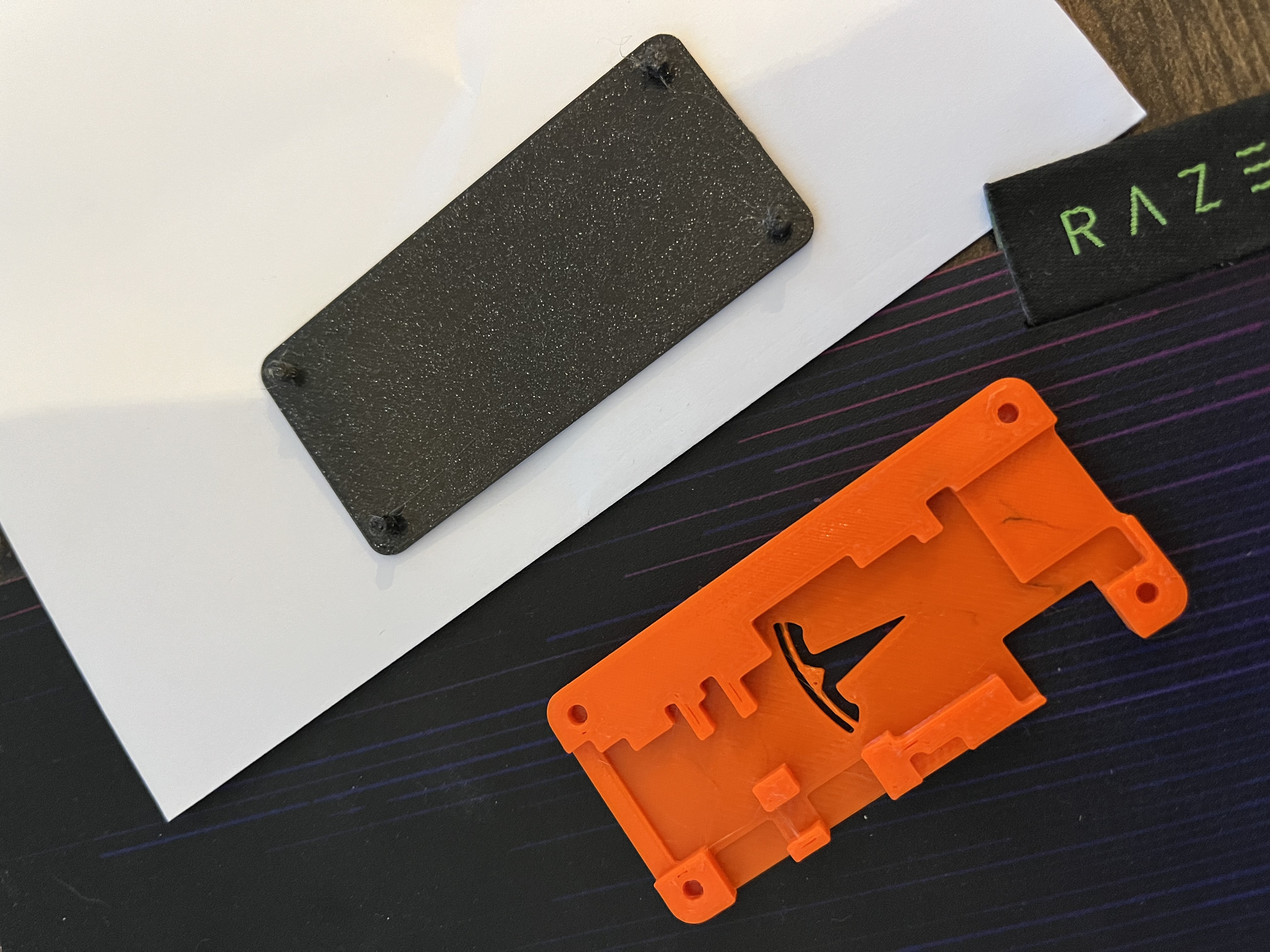 Miniatura 2 do modelo 3D Slim Raspberry Pi Zero W Case (Tesla)
