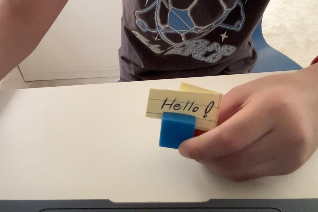 QR code/note holder