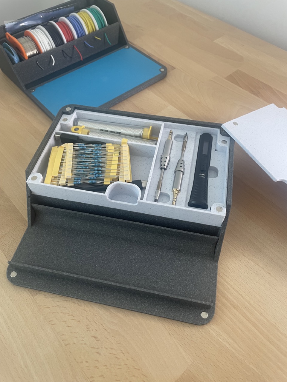 Miniatura 4 do modelo 3D Mini electronic workshop in a box