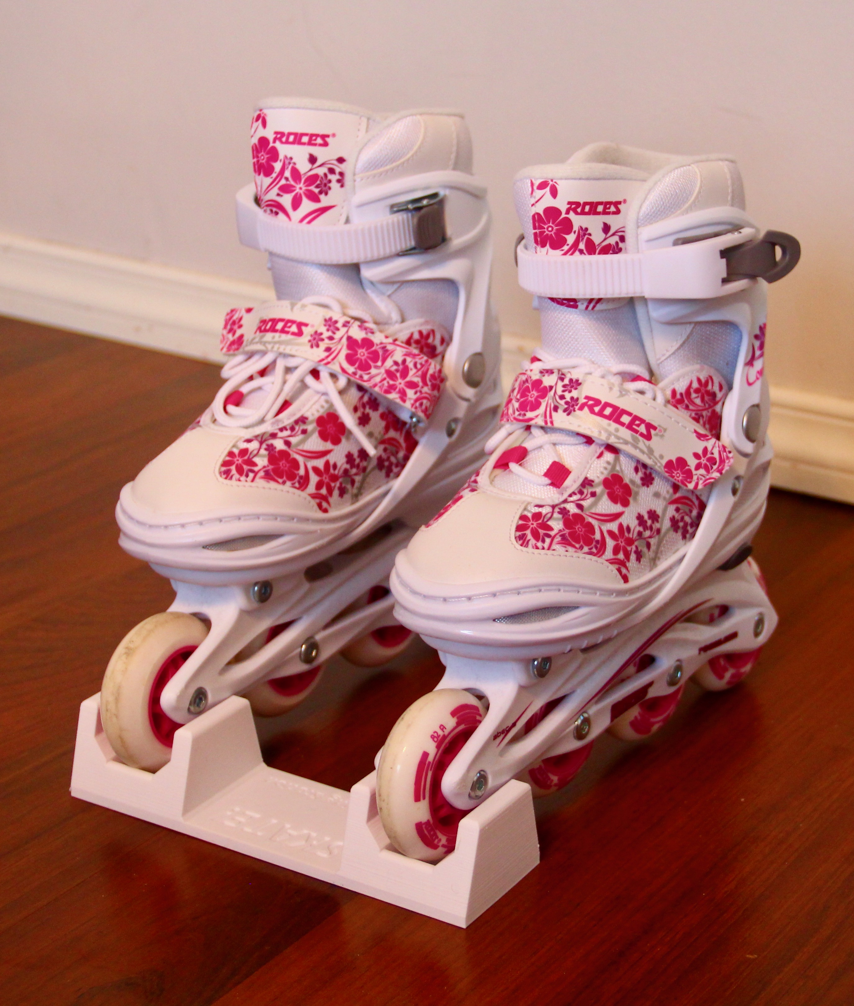 Stand for rollerblades