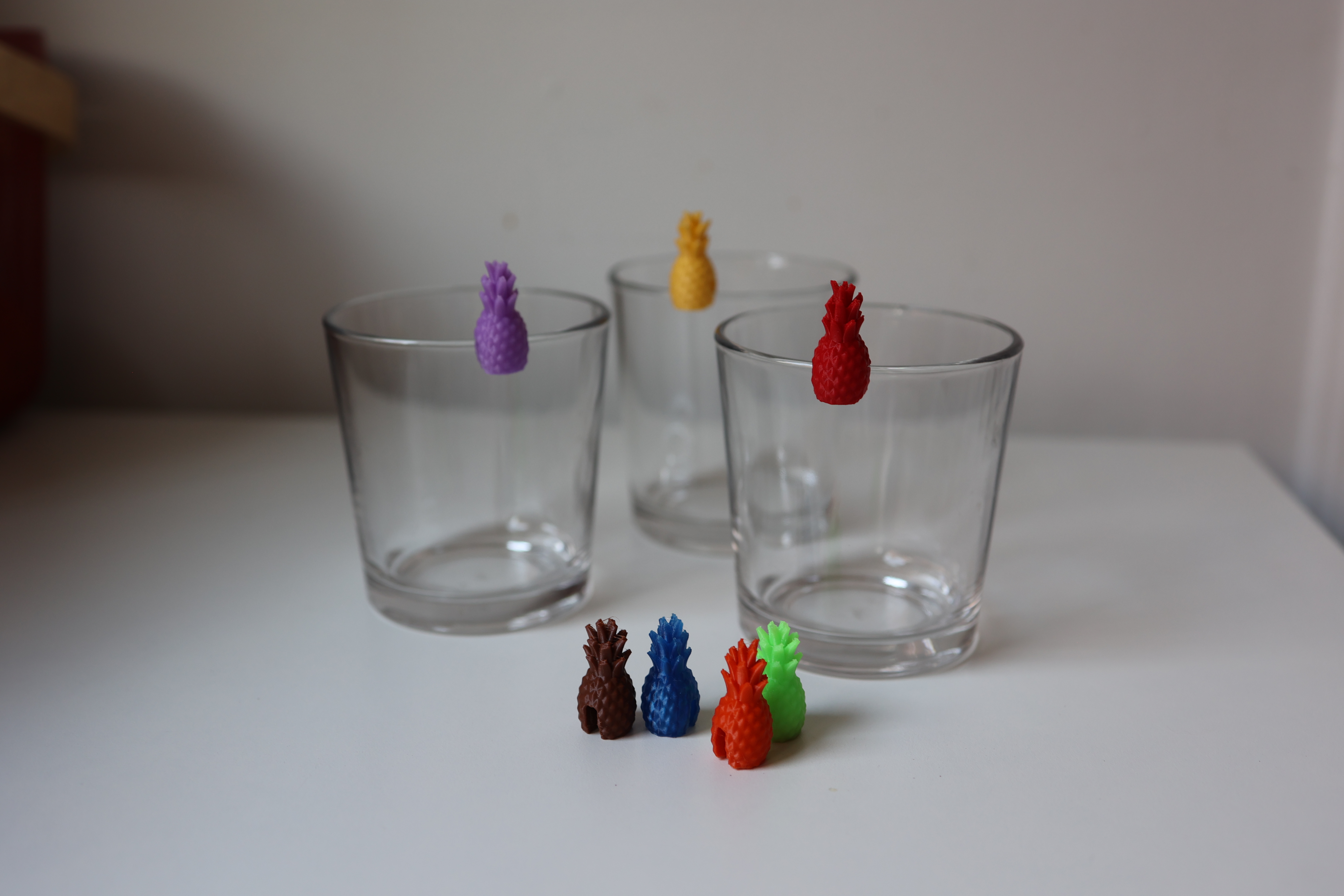 Pineapple Glass markers Party people