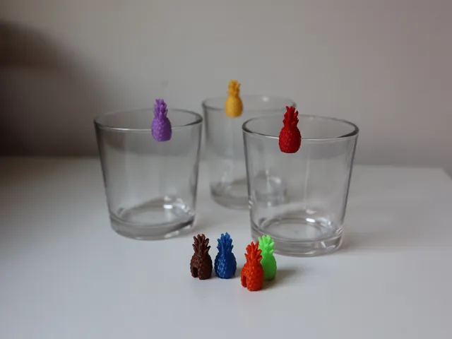 Pineapple Glass markers Party people