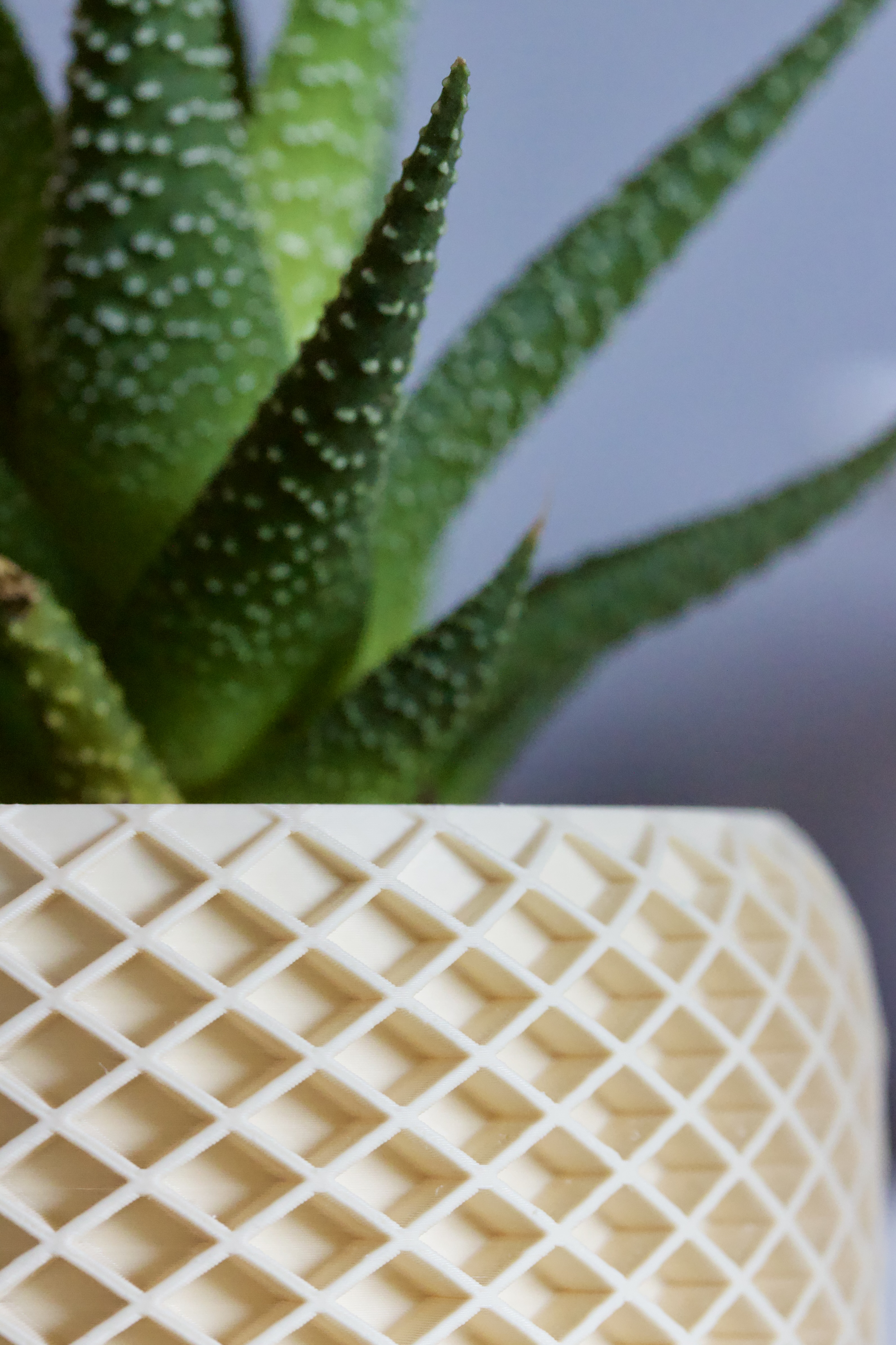 Miniatura 3 do modelo 3D Small modern geometric planter