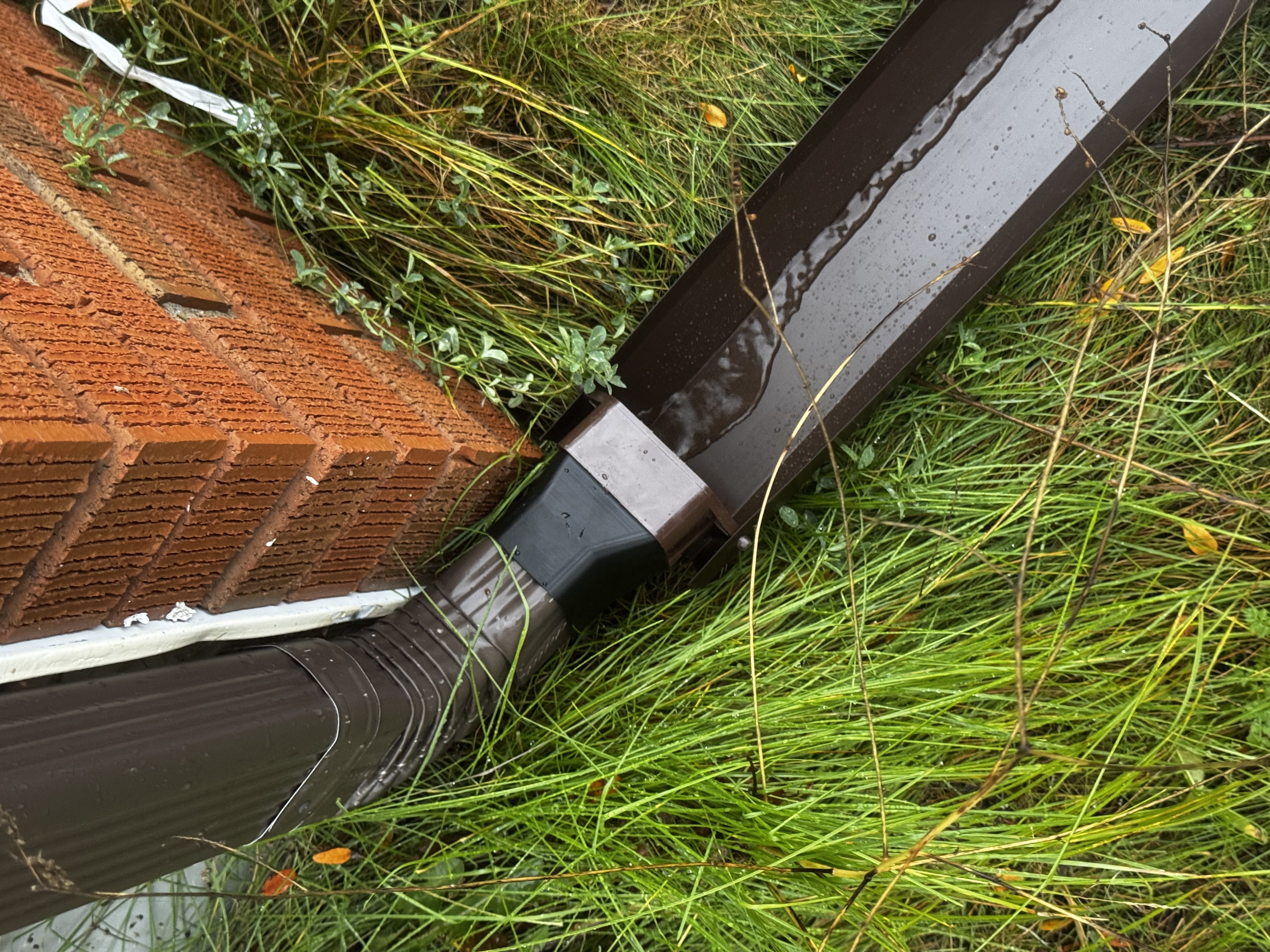 90º Connector for Gutter Downspout