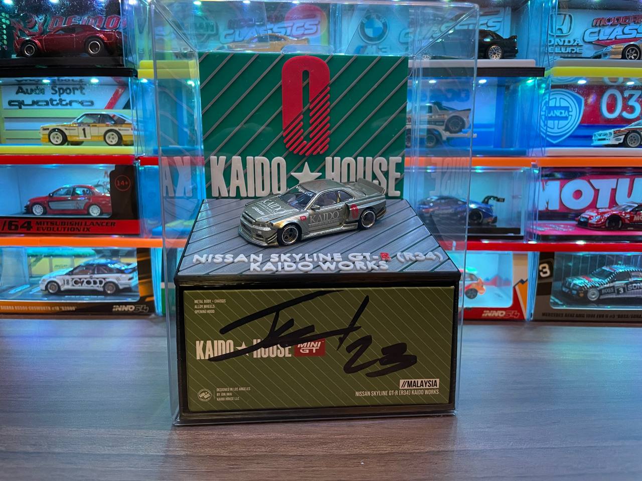 Kaido House Theme Display Stand (Nissan Skyline GT-R (R34) Kaido Works Theme + Plain Variant Included)