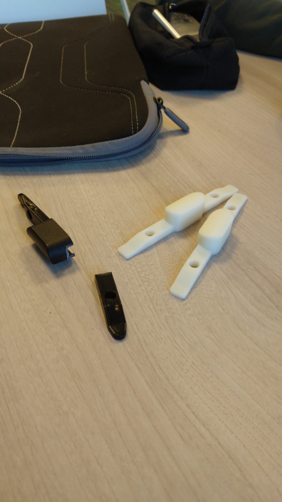 Targus laptop bag button