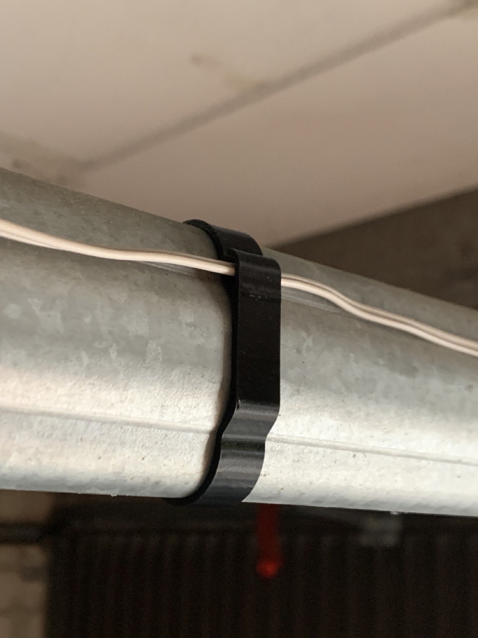 Cable Clip for Garage Door Duct/ Kabelklemme für Garagentorführung