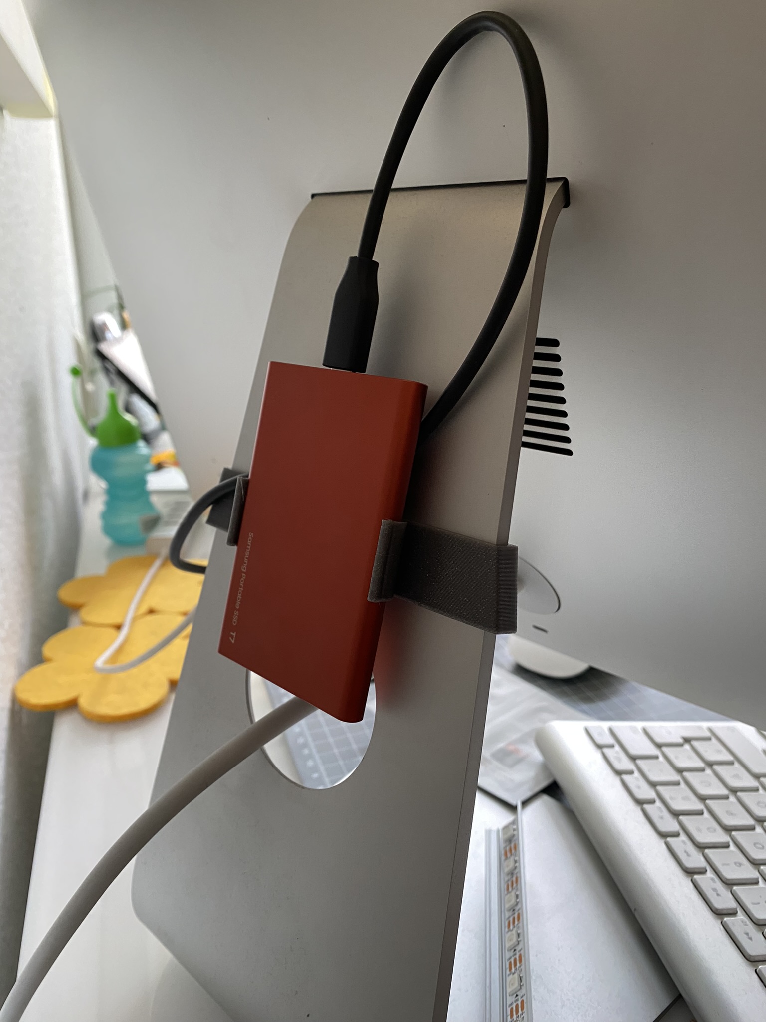 Samsung T7 - iMac 21,5" mount