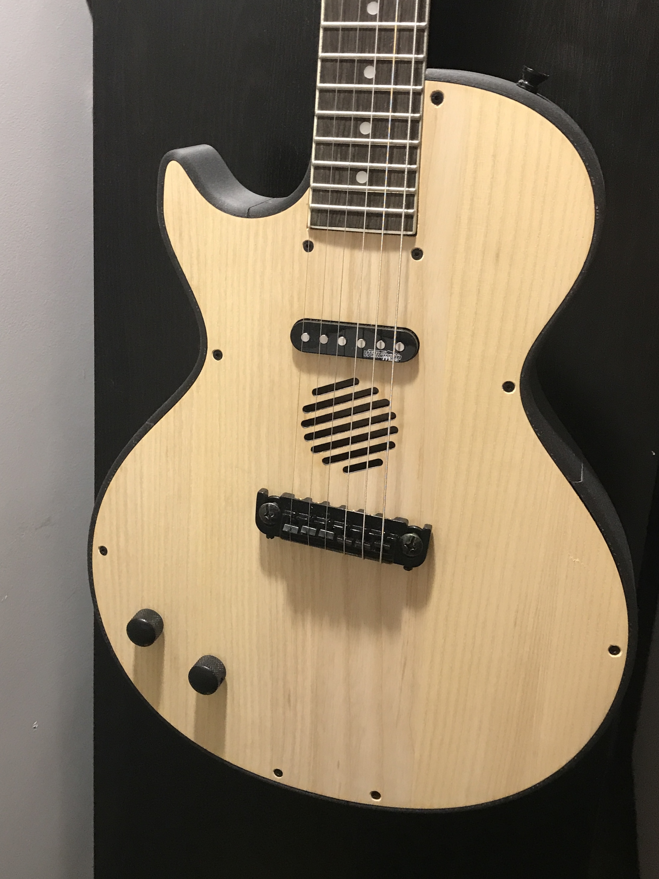 Electric Guitar body - Gibson scale