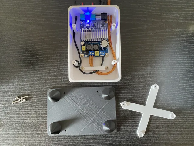 Preamp case with subwoofer stand (extension for the "Mini Subwoofer" by Kapman's Workshop)