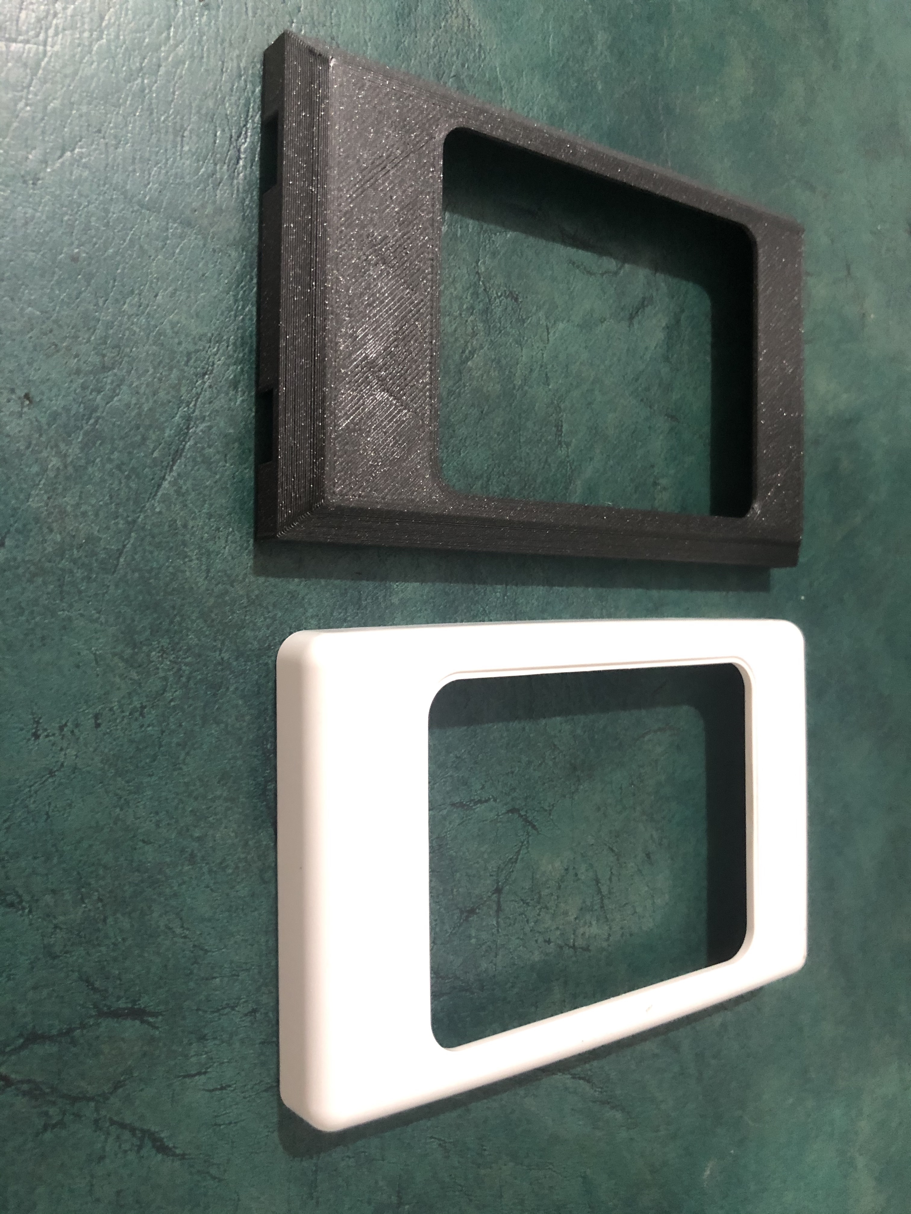 Miniatura 3 do modelo 3D Light Switch Cover (with Key Hooks)