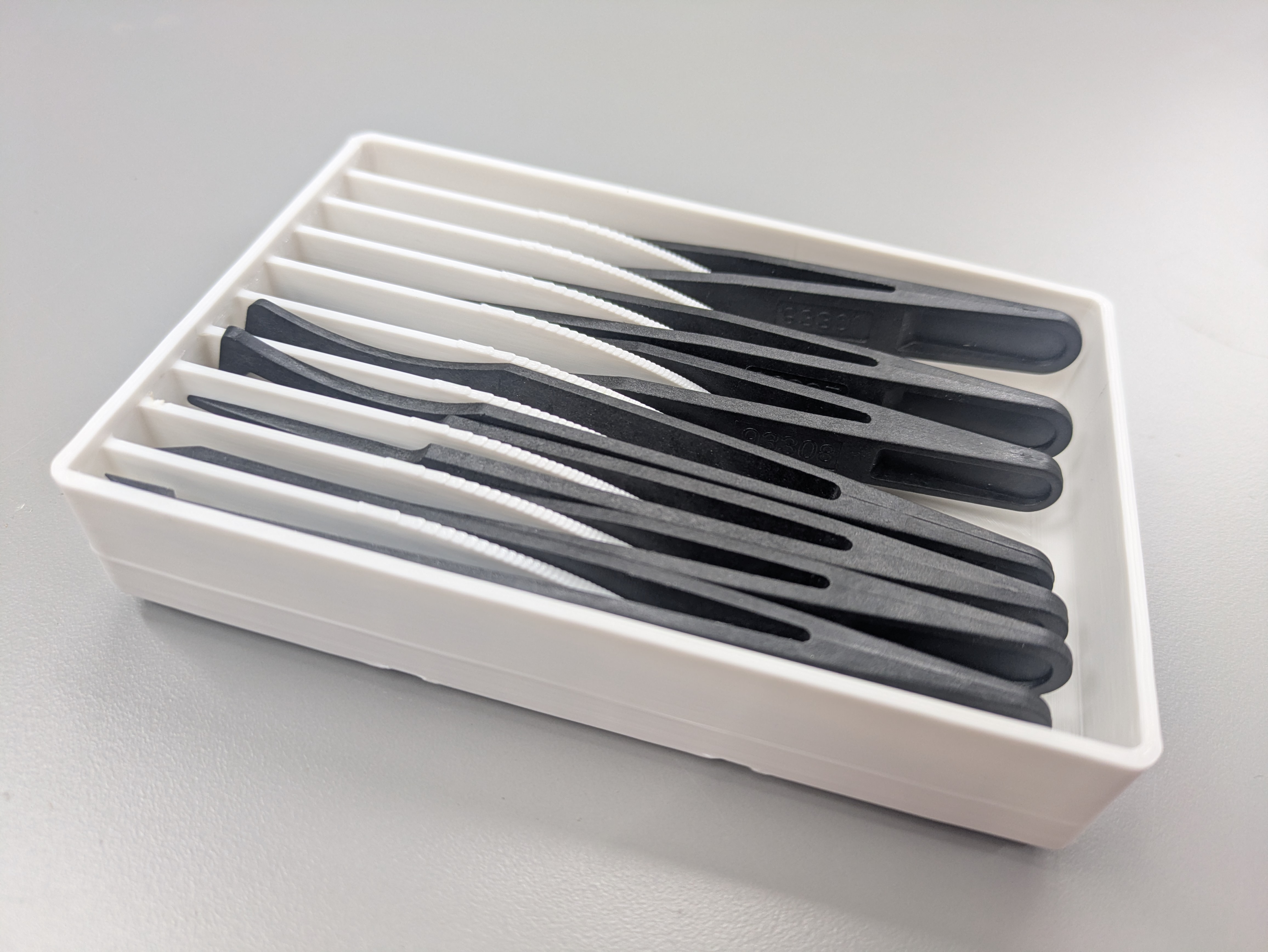 Remixed Gridfinity Tweezer Holder