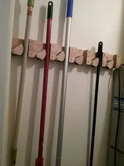 Broom suport