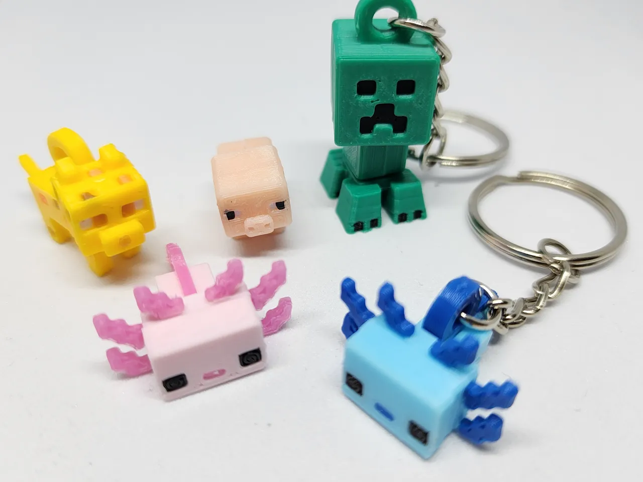 Stocking Stuffer] Minecraft Axolotl Mini Figure Kit / Keychain by