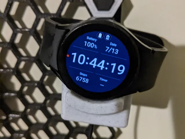 Galaxy 4 Watch Honeycomb Wall