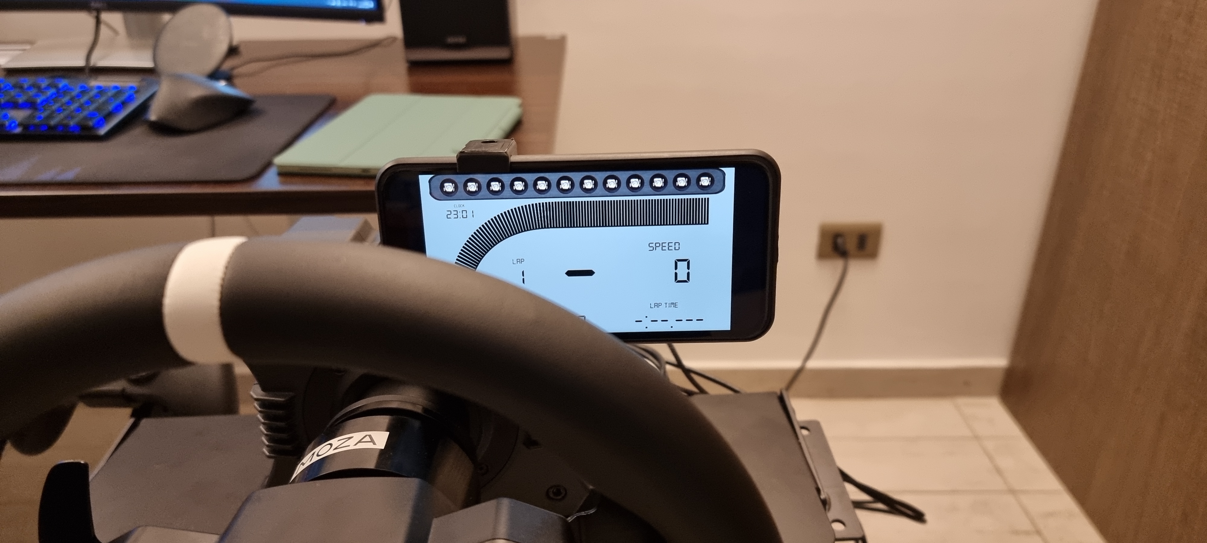 Moza R5 - Dashboard Phone Holder