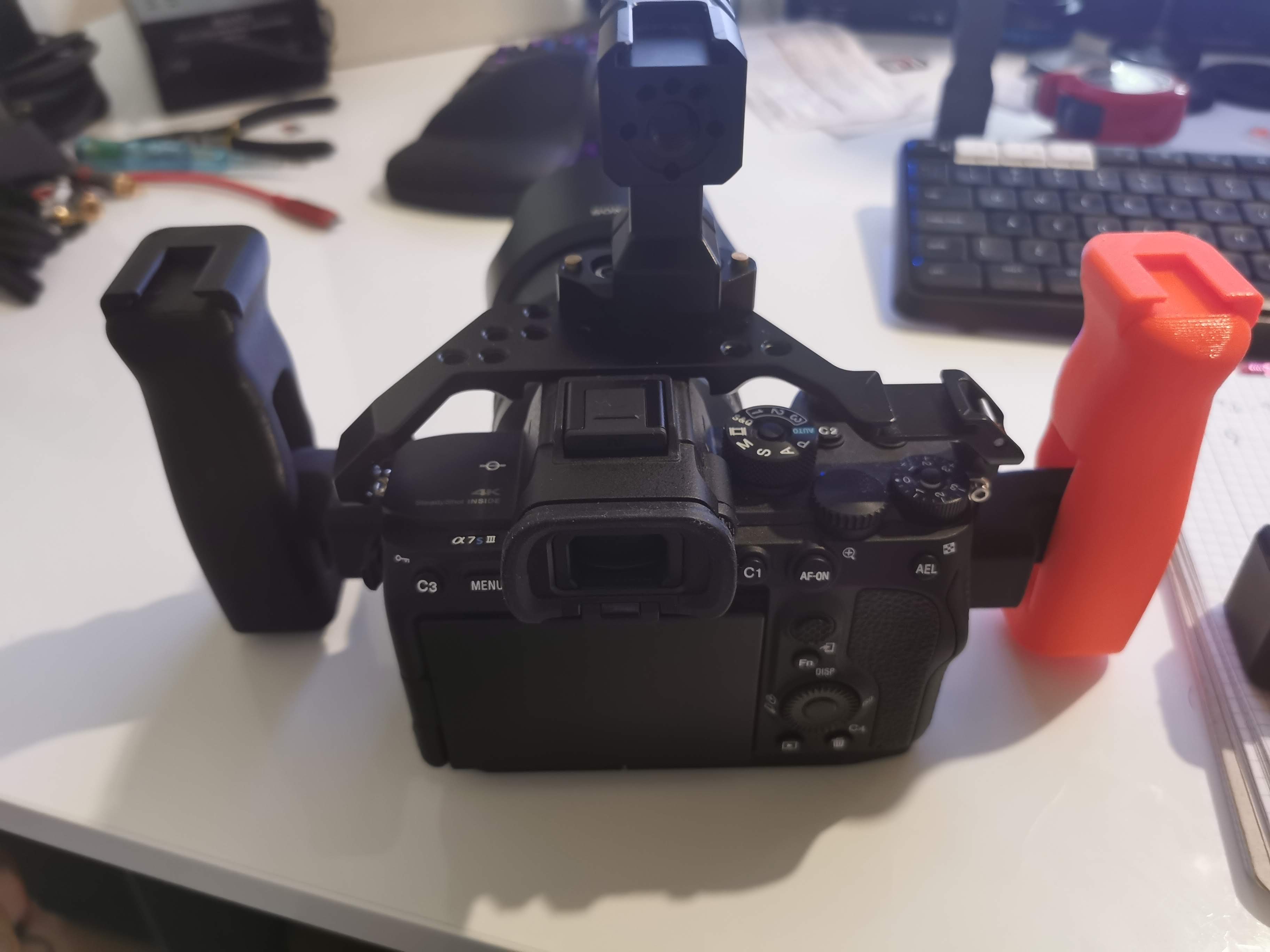 Adjustable ergonomic side handle for video rig cage by NassosT ...