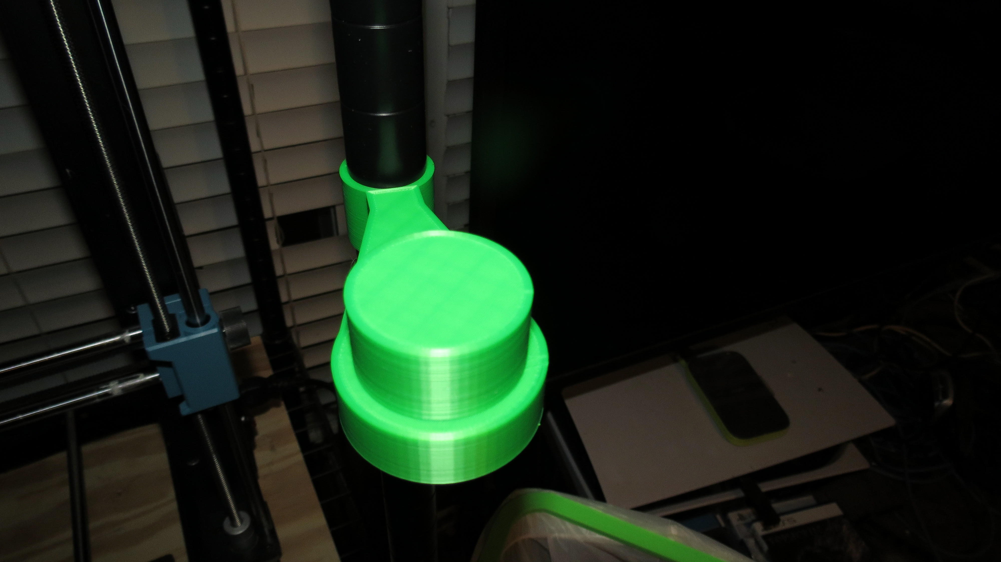 PAPER TOWEL HOLDER by KBartels Download free STL model