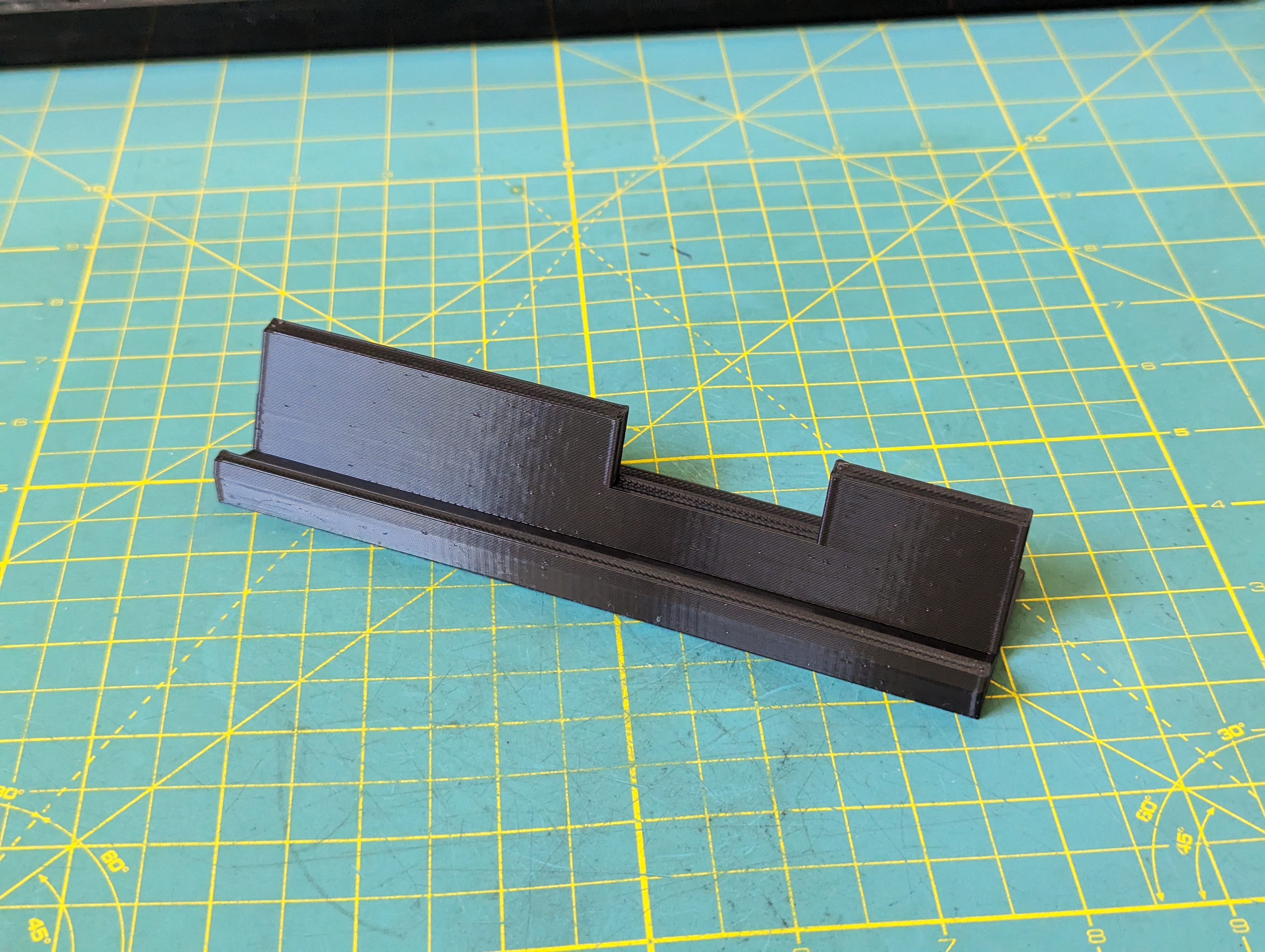 Reminx: Simple Universal Horizontal Phone Stand