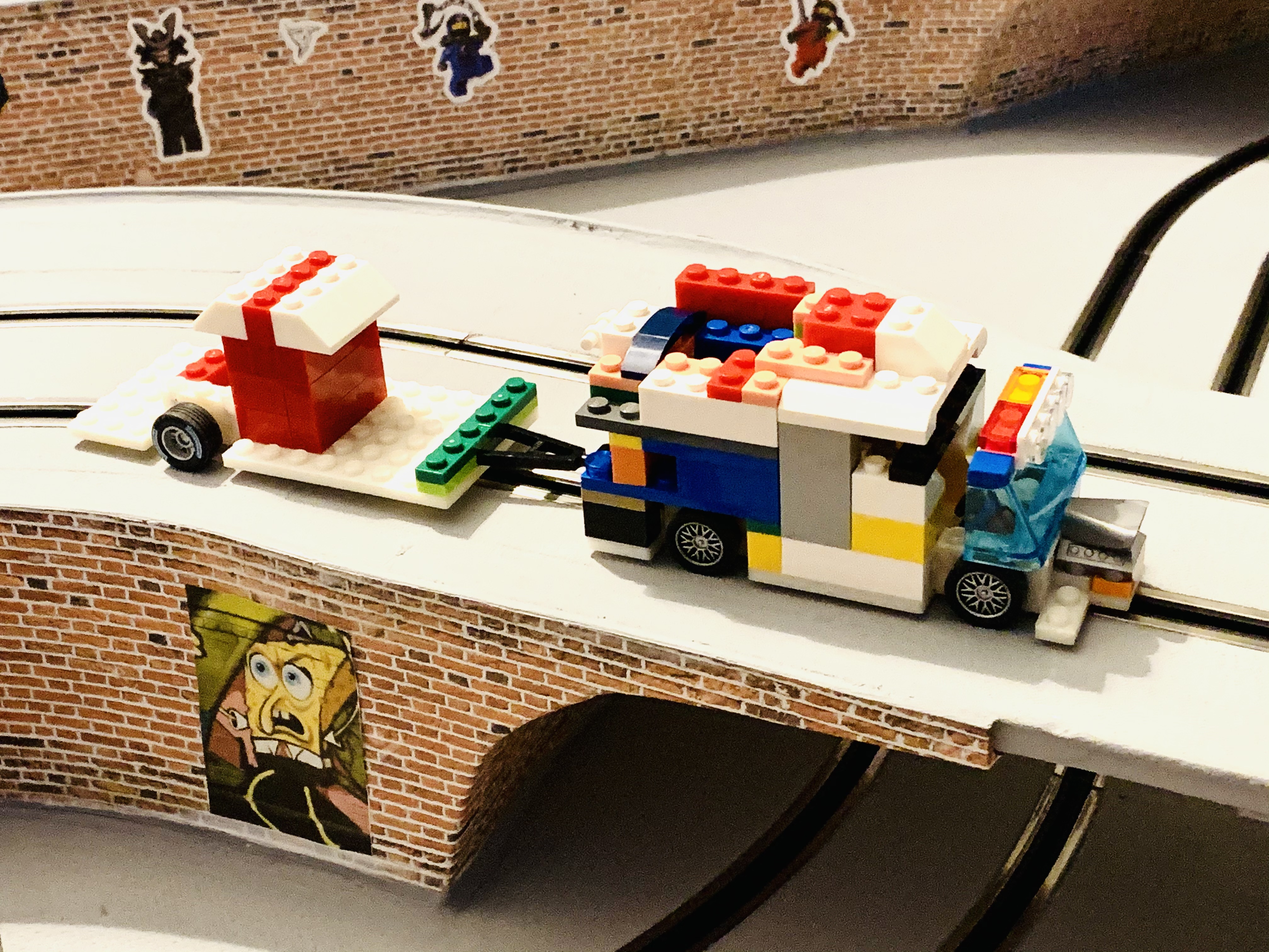 Slotcar chassis for bricks like Lego
