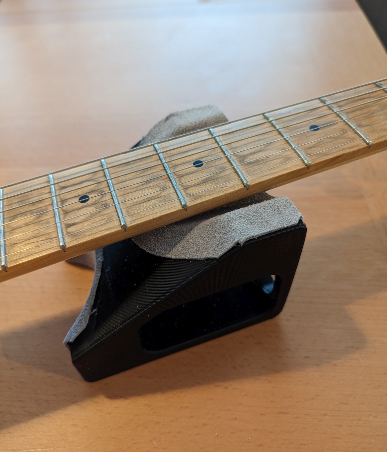 Guitar Neck Rest by Bukken Download free STL model