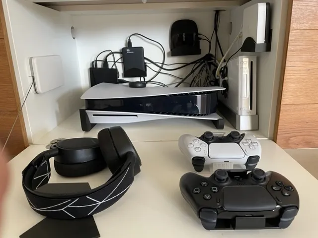 Electronics entertainment tidy