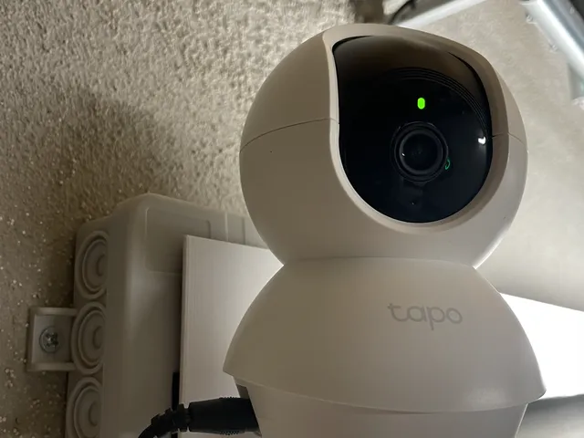 TP-Link Tapo C200 - Flat mount (Velcro)