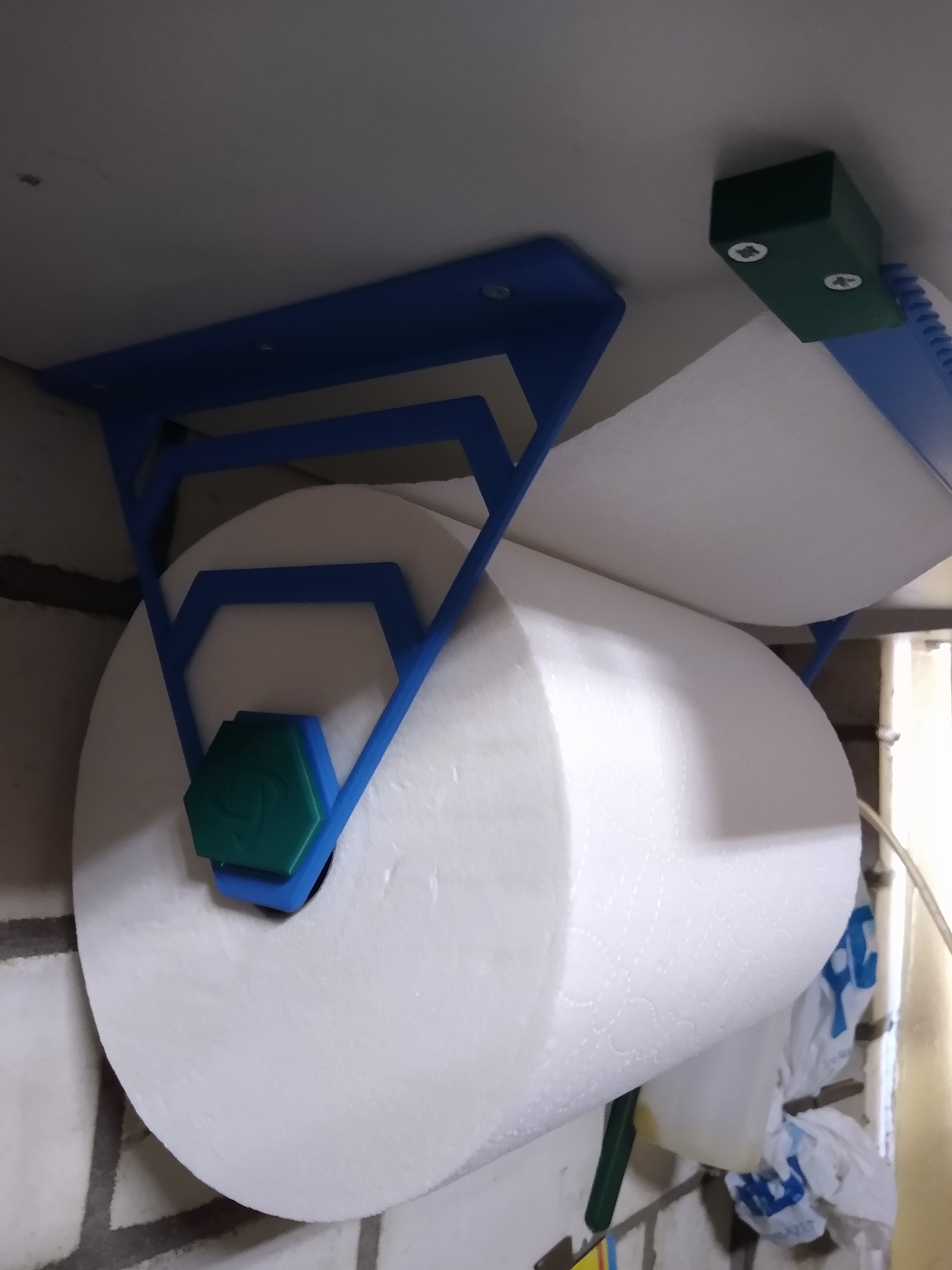 Under shelf roll holder. Also usable as wall mounted.