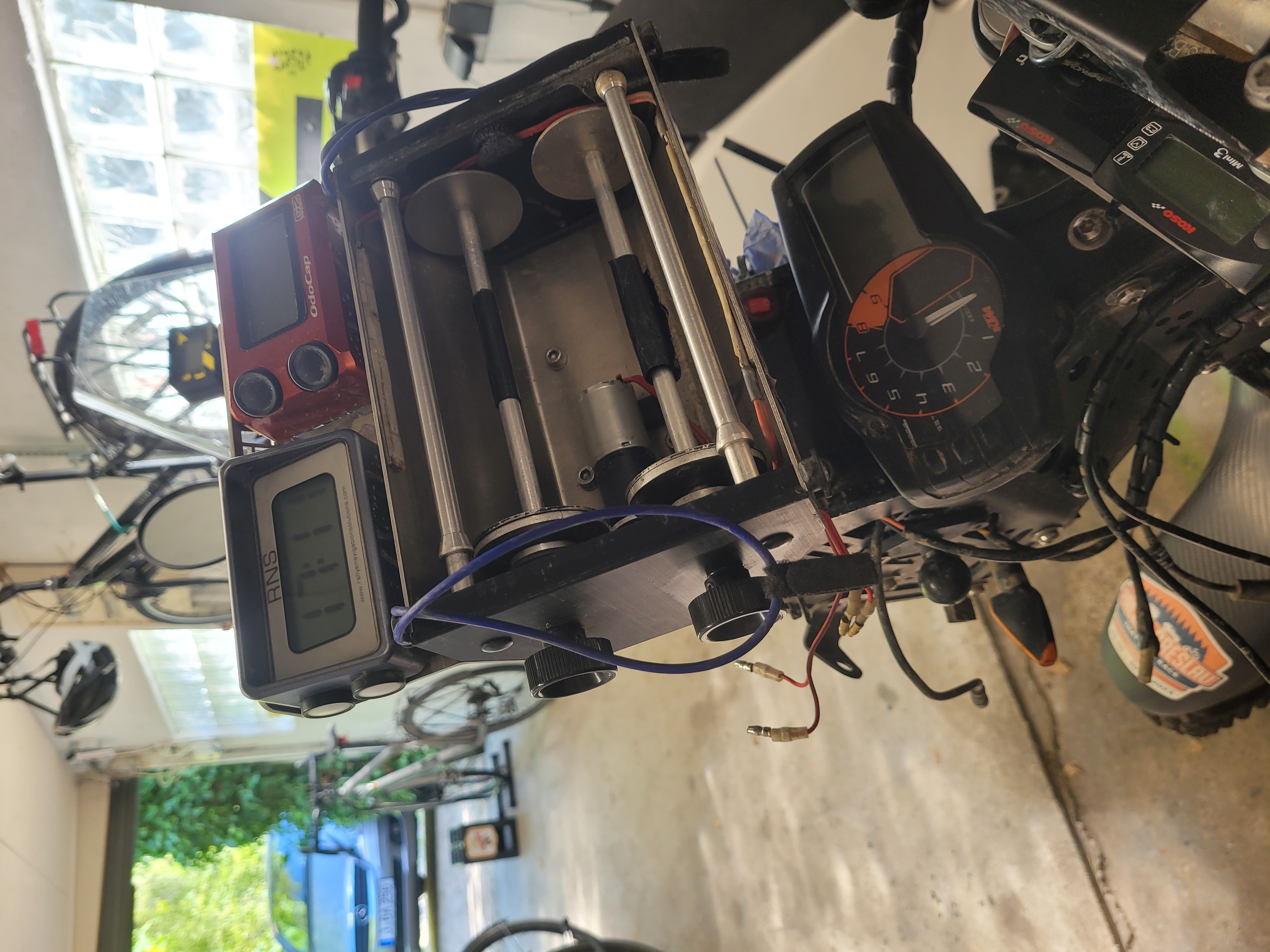 Adapter zwischen Nomad Rallye Tower und Roadbook Halter