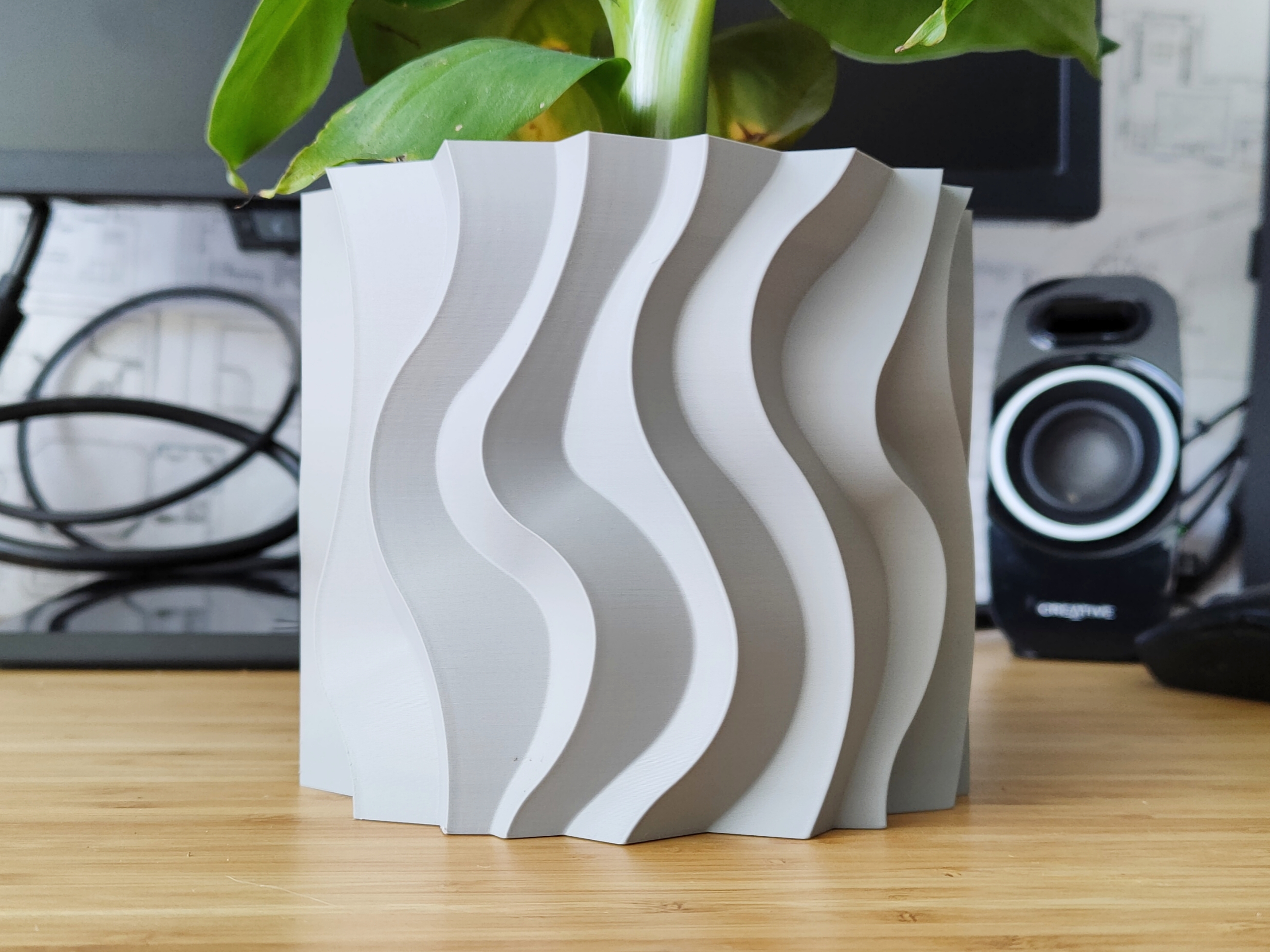 Distortion 2 Pot and Planter for your House Plants - Vase mode 3D model thumbnail