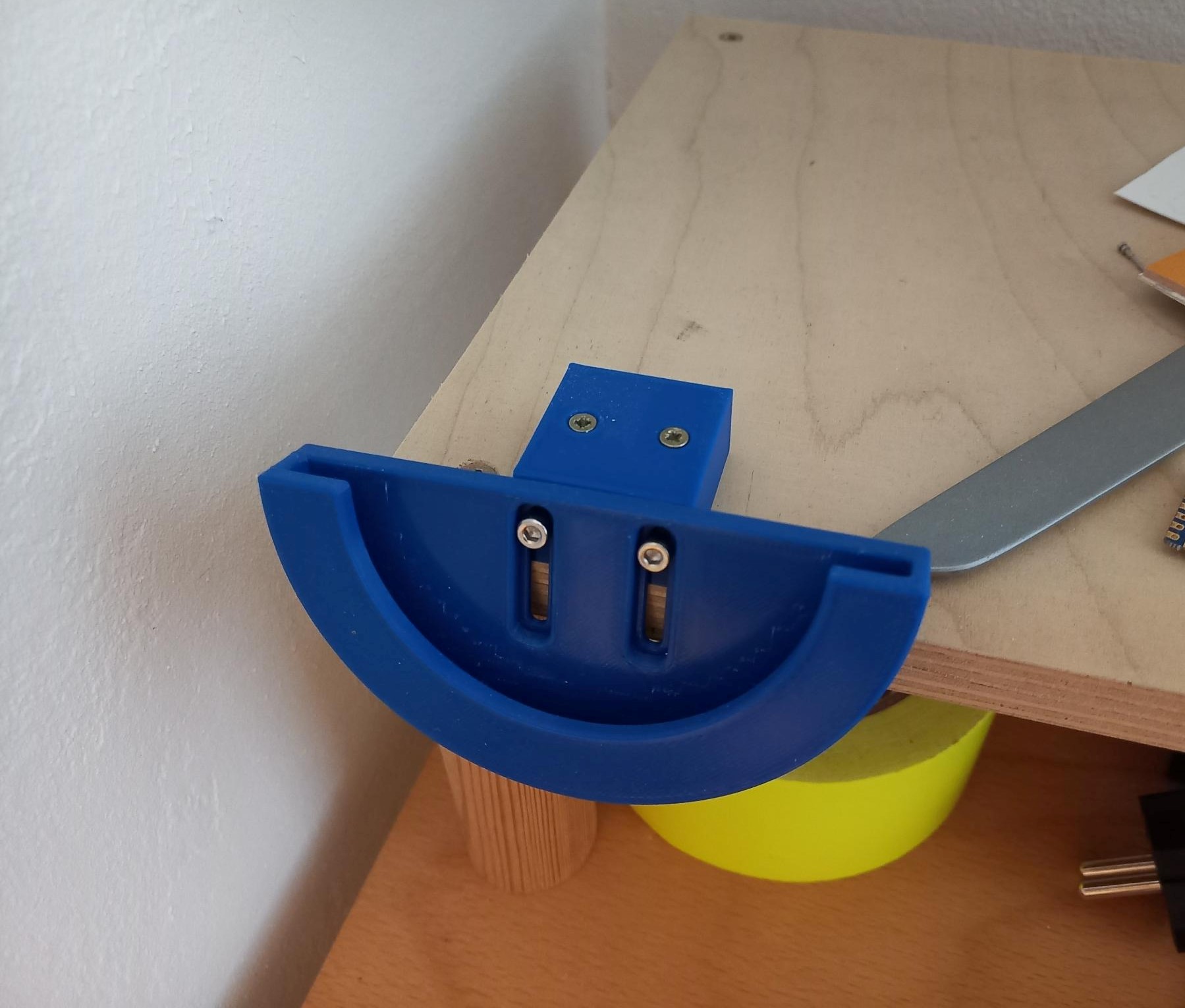 Jabra Speak holder