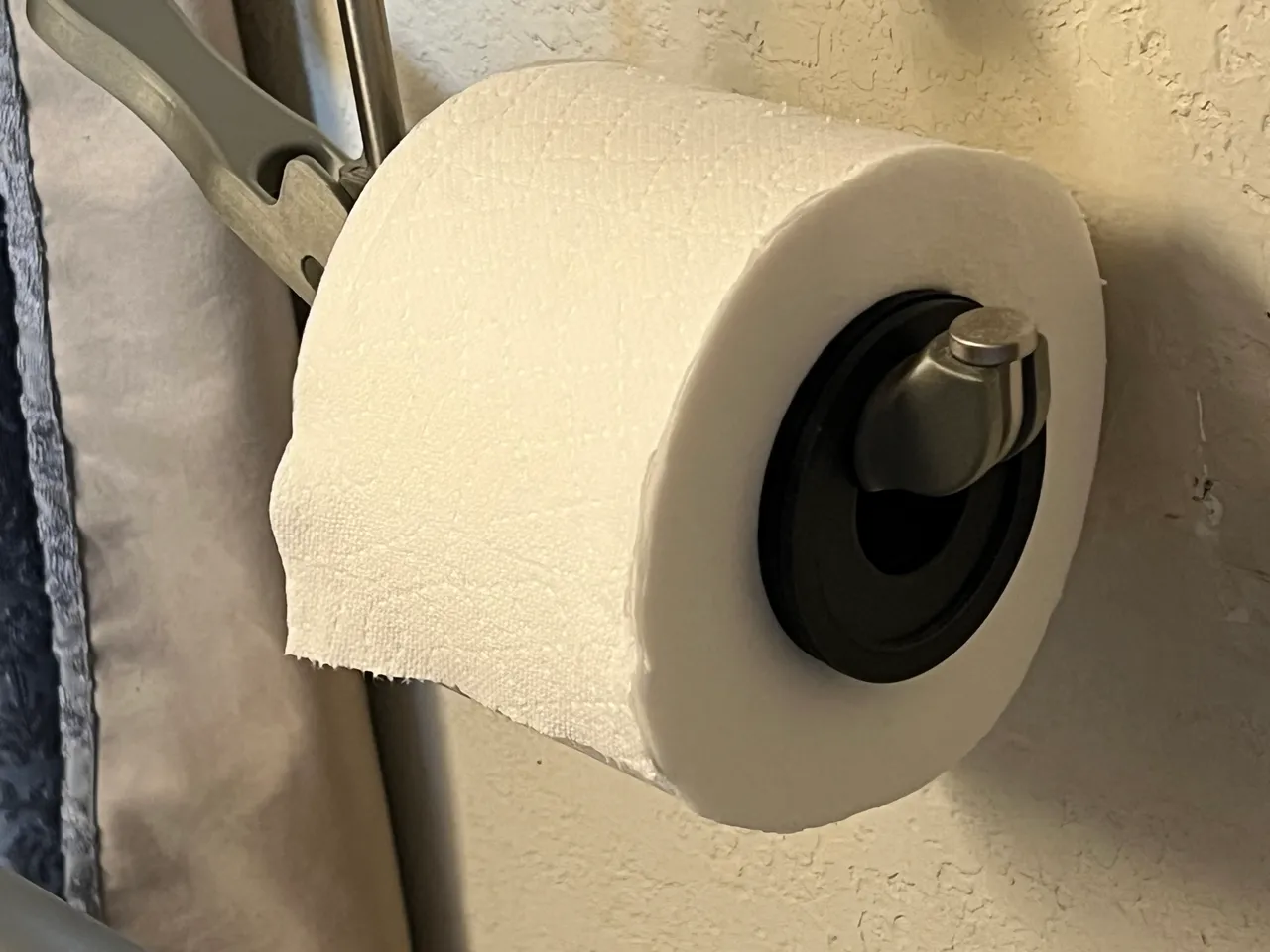 Single-Handed Toilet Paper Holder by dteng | Download free STL model |  Printables.com