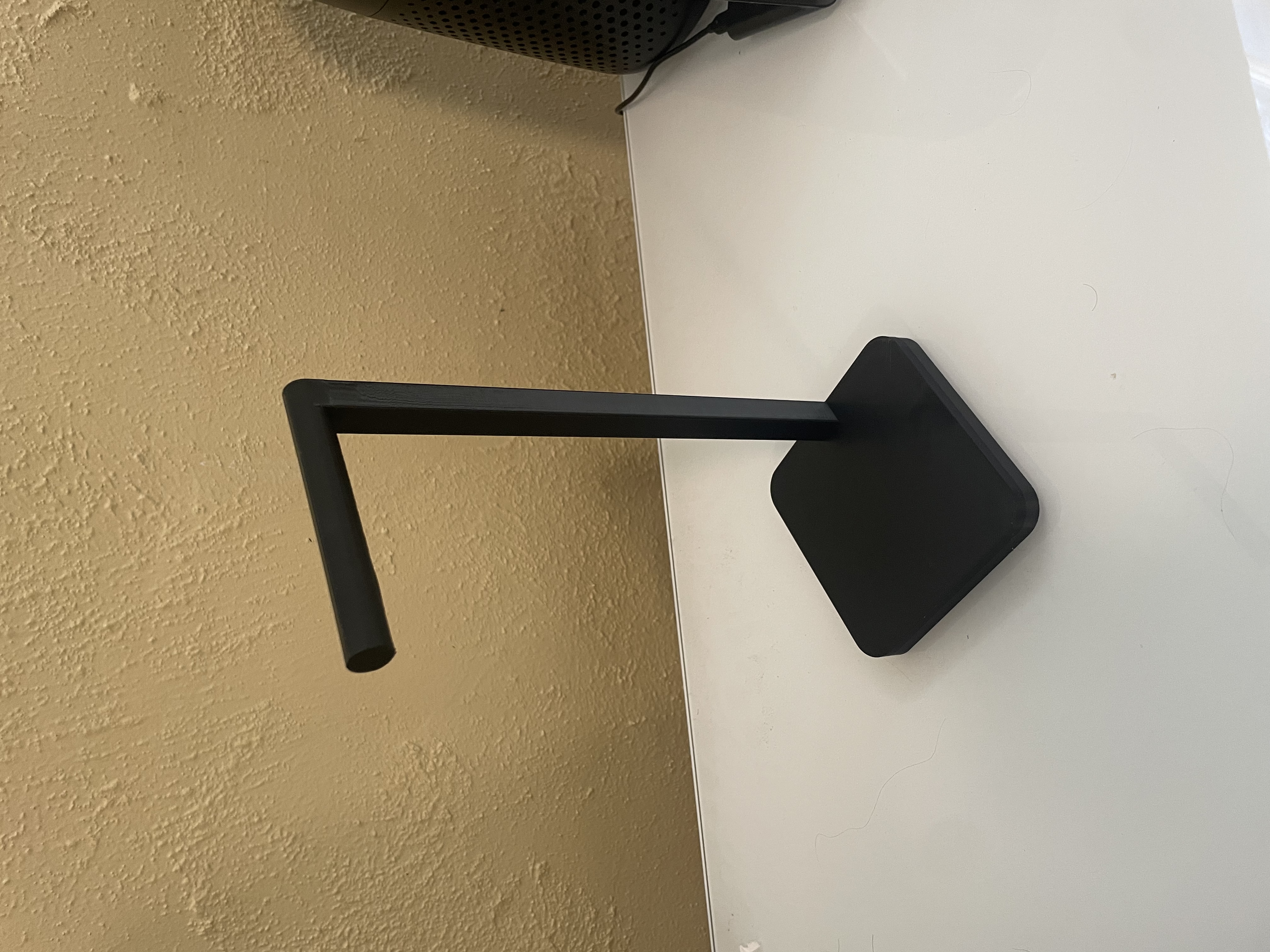 Simple One Piece Headphones Stand