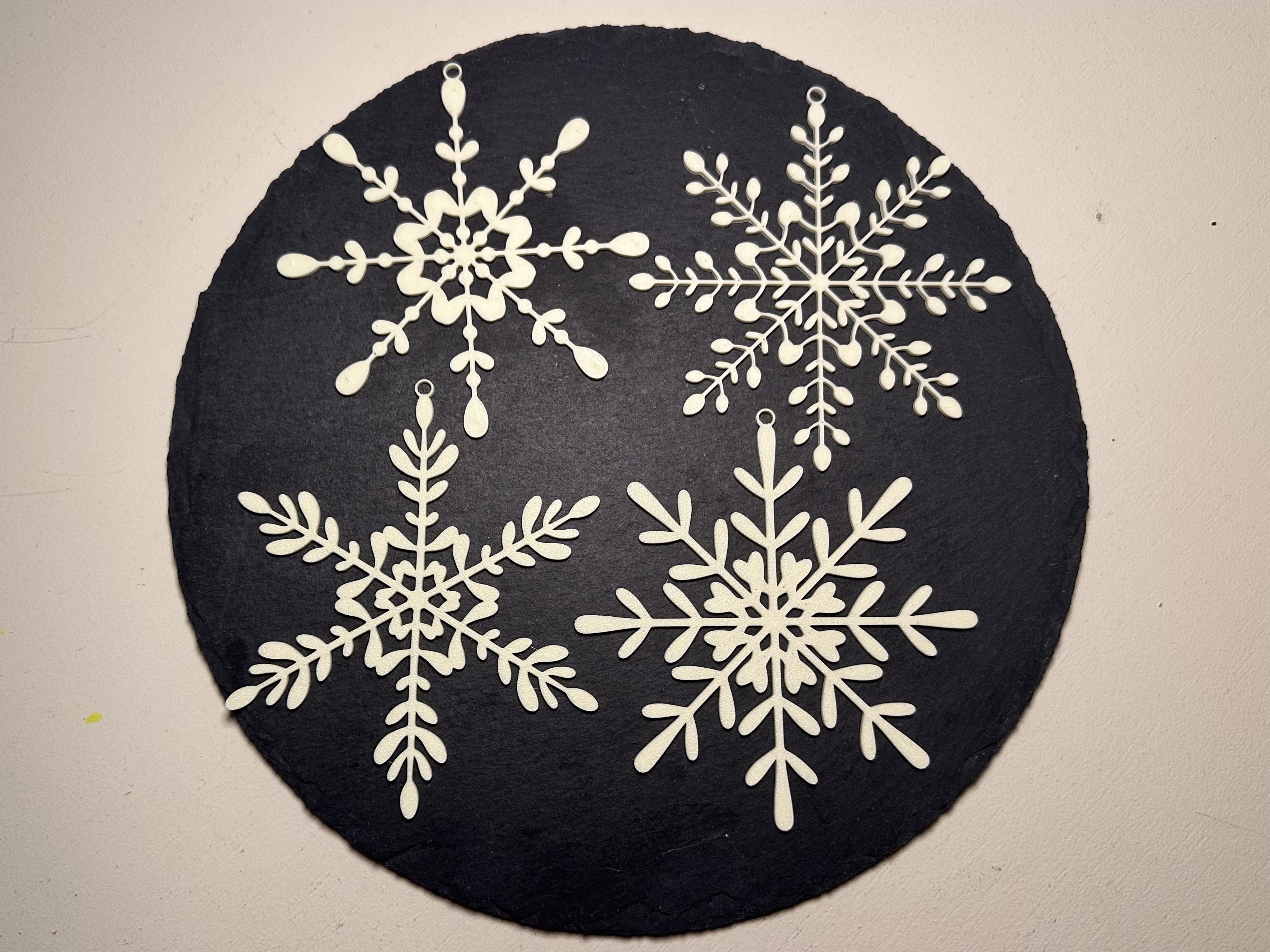Flat Snowflakes – Easy Christmas Ornaments & Decorations
