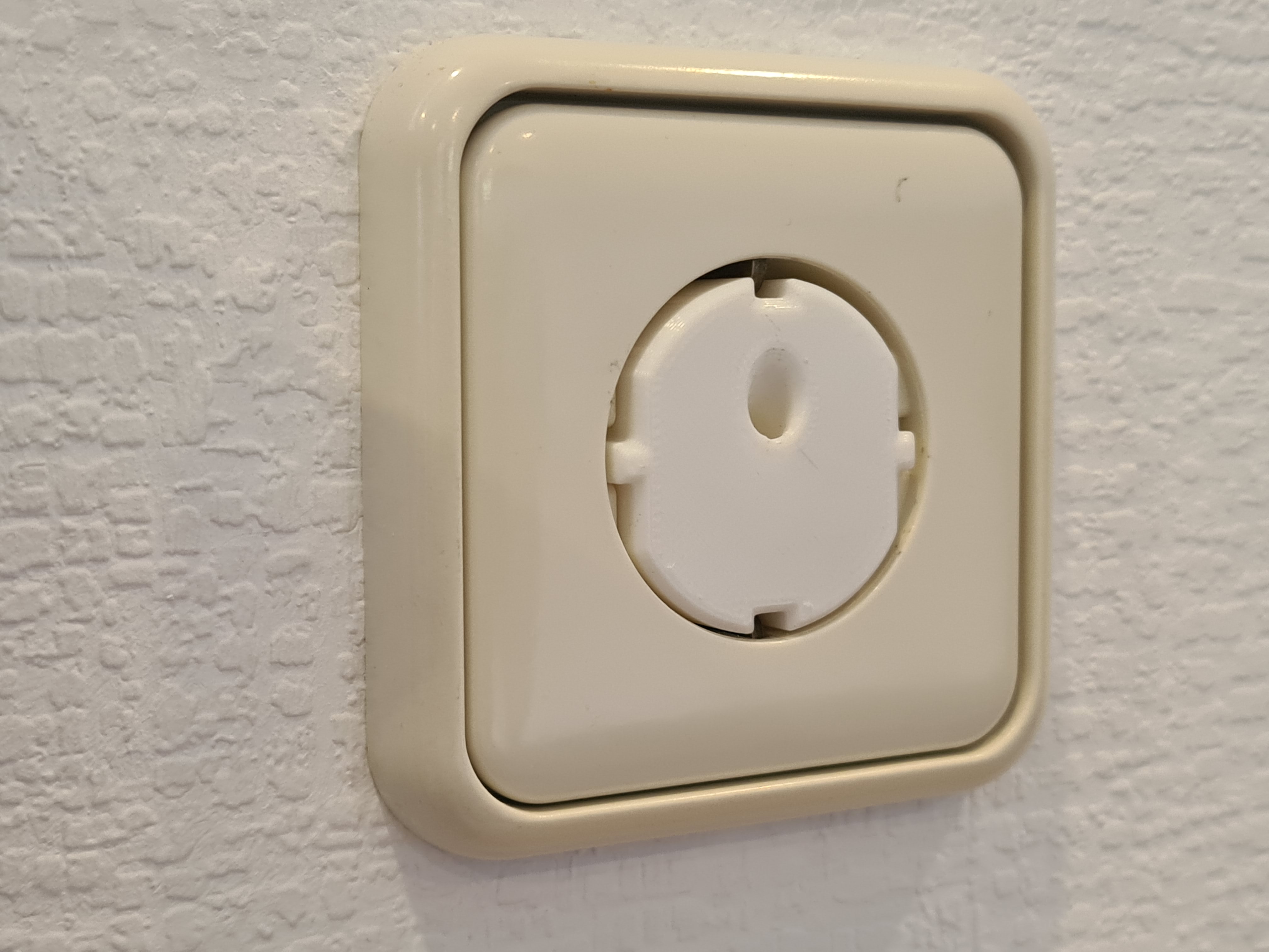 Wall Socket Lock by PointNemo Download free STL model