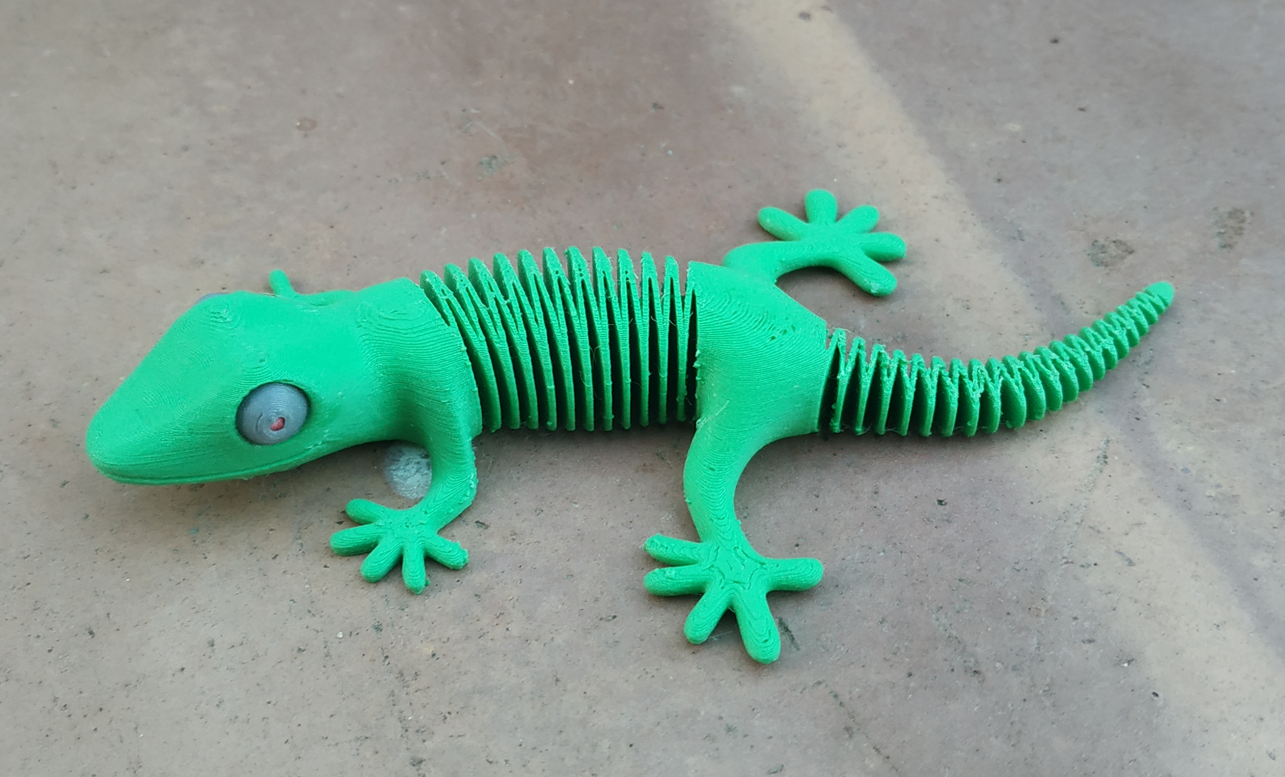 Super flexy gecko (colored eyes remix) - Updated