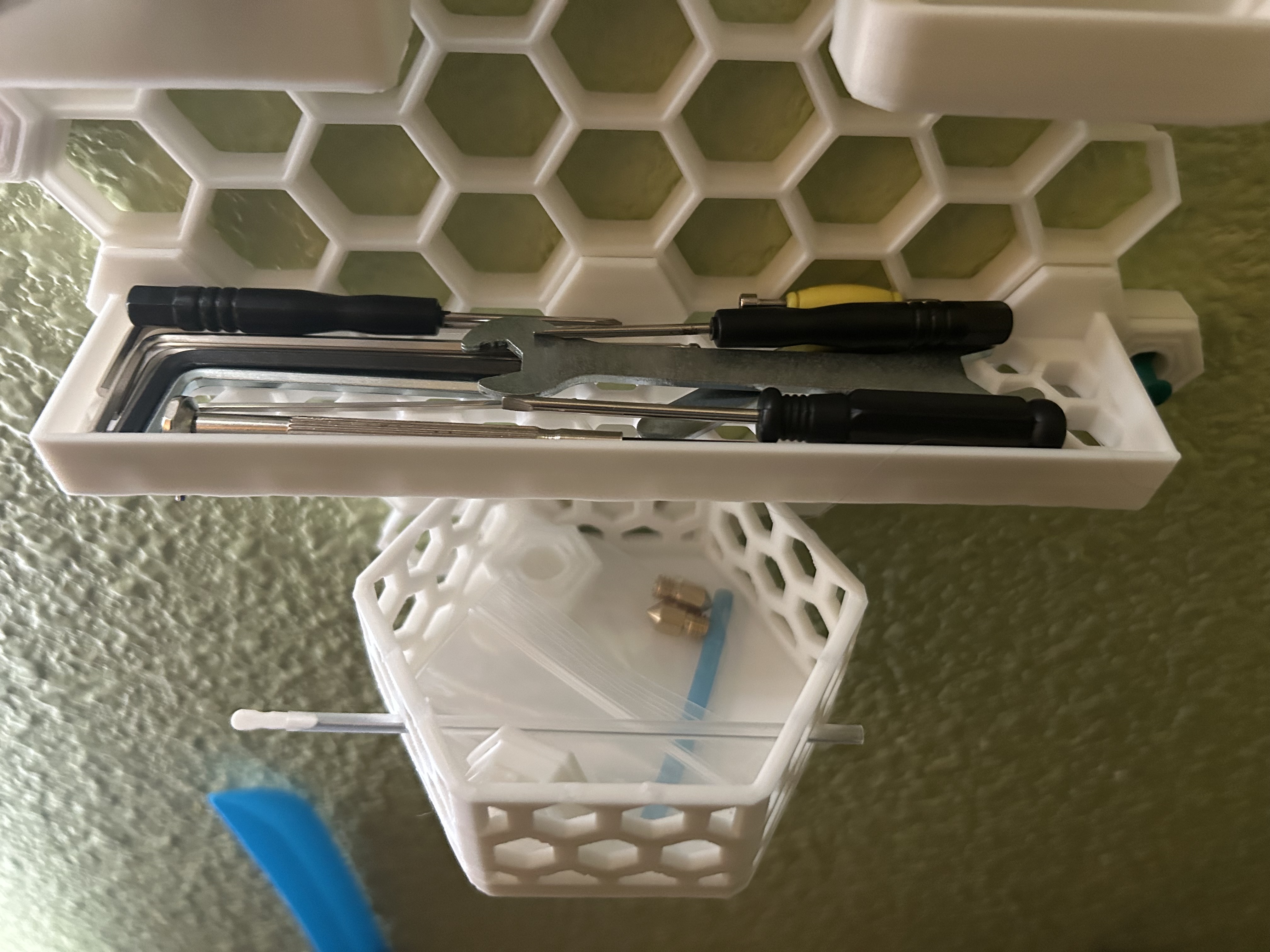 Honeycomb wall shelf with a small wall