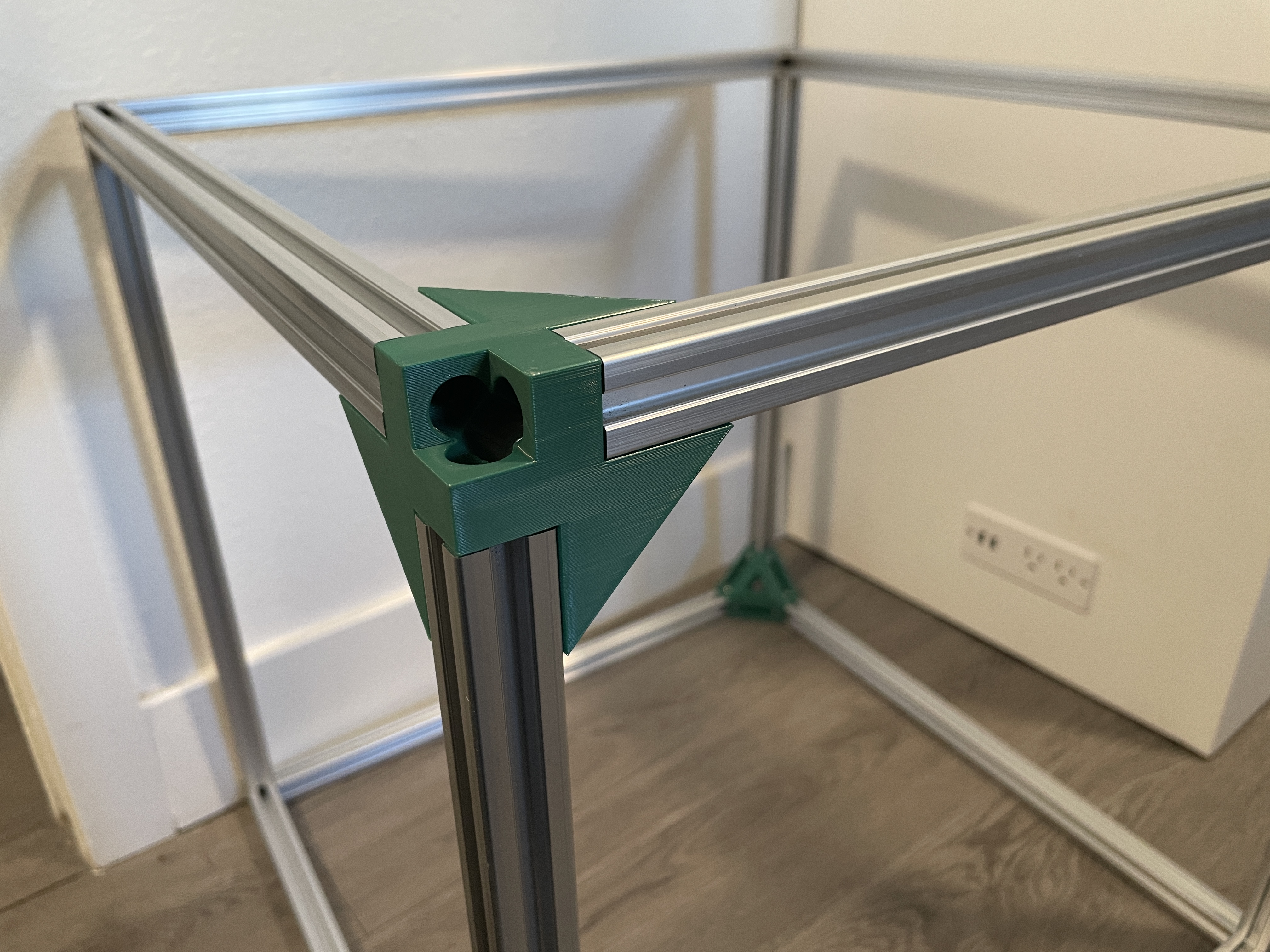 Corner Bracket for 2020 Extrusion With Diagonal Hole