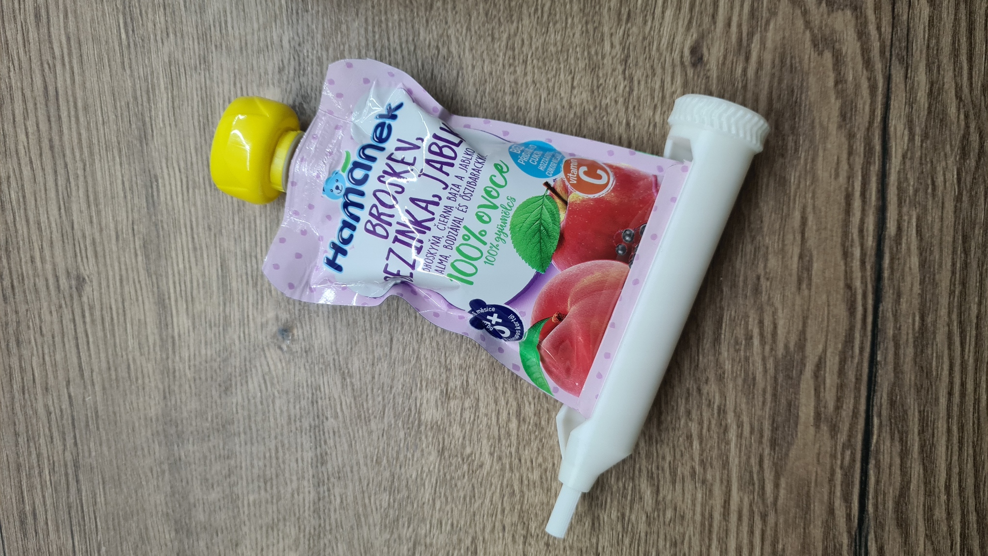Ratcheting kid food squeezer